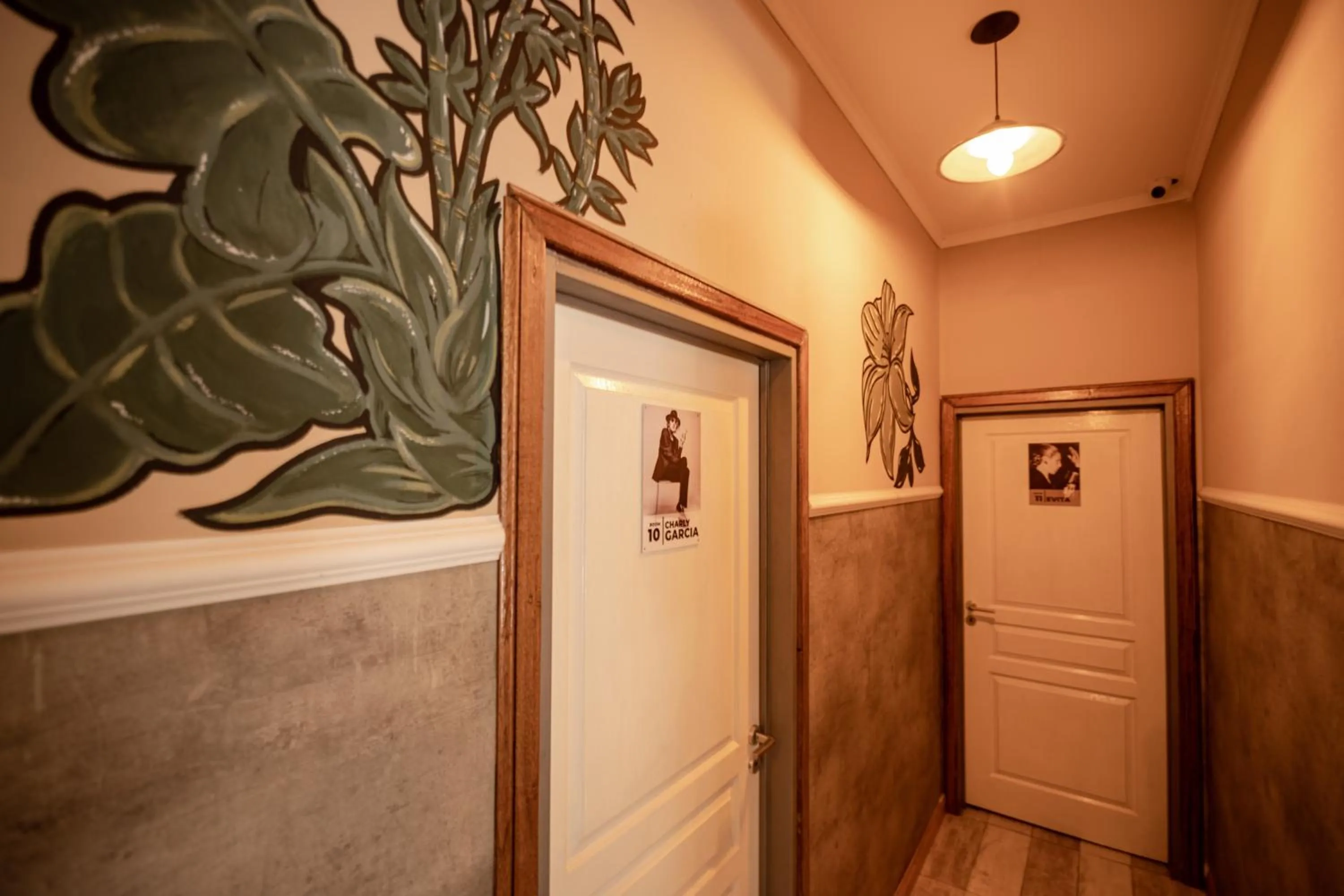 Logo/Certificate/Sign in Che Juan Hostel BA