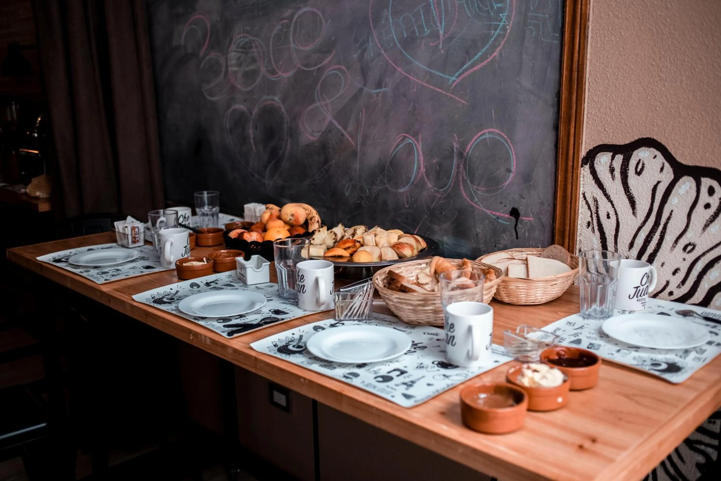 Food and drinks in Che Juan Hostel BA