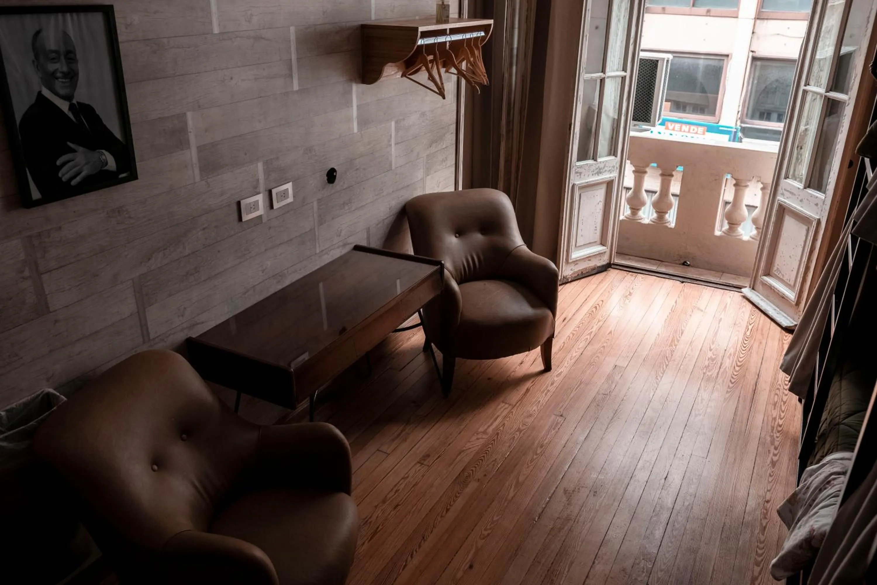 Seating area in Che Juan Hostel BA