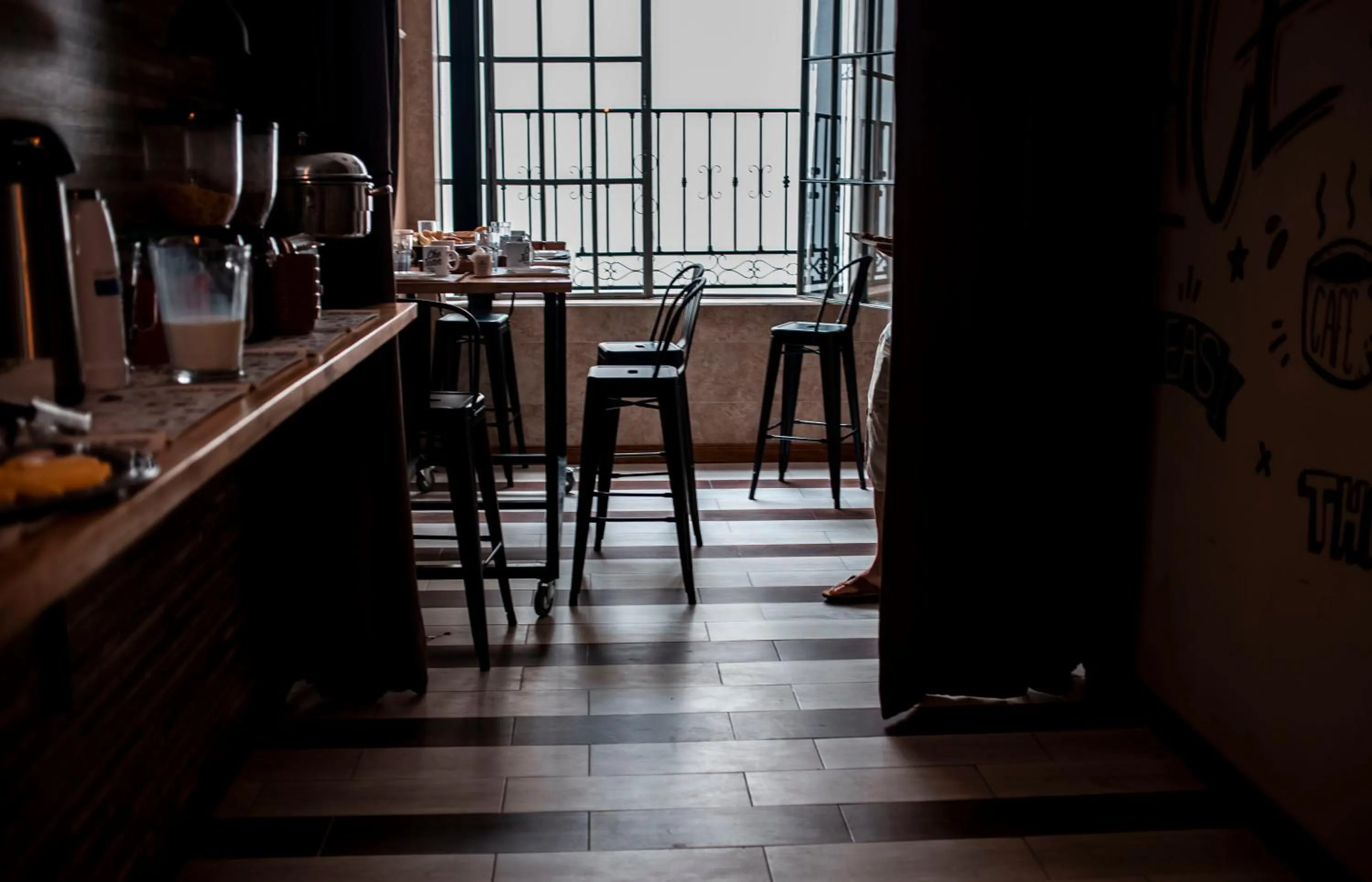 Communal kitchen in Che Juan Hostel BA
