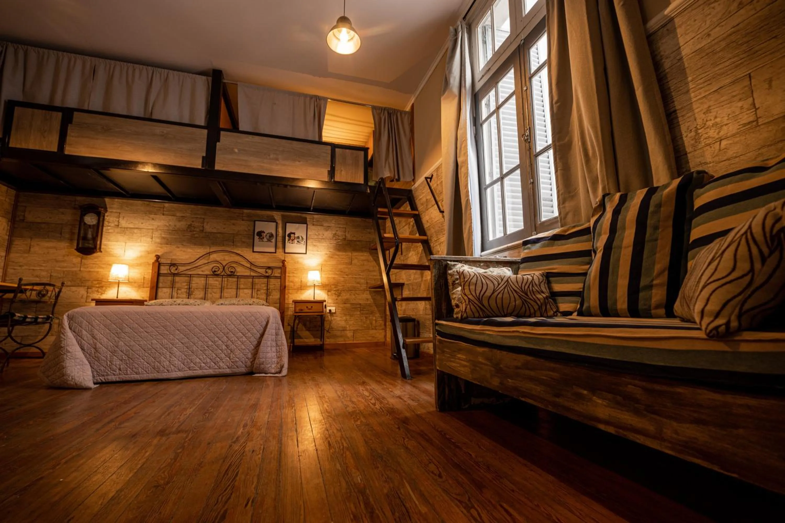 Seating area, Bed in Che Juan Hostel BA