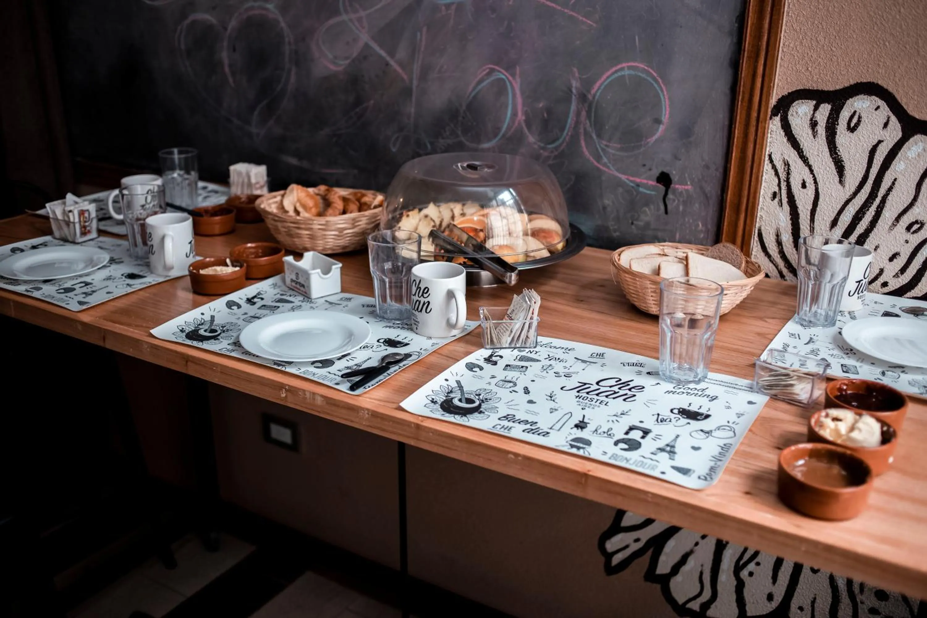 Food and drinks in Che Juan Hostel BA