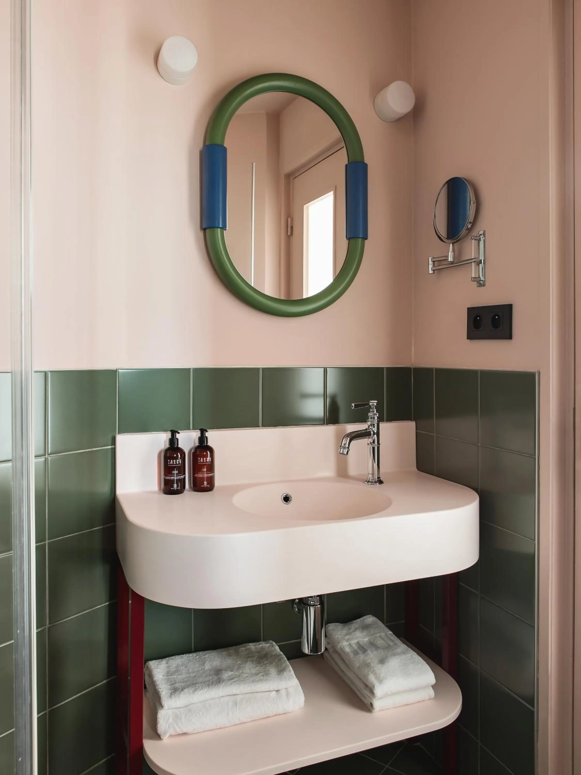 Bathroom in Hôtel Mercedes