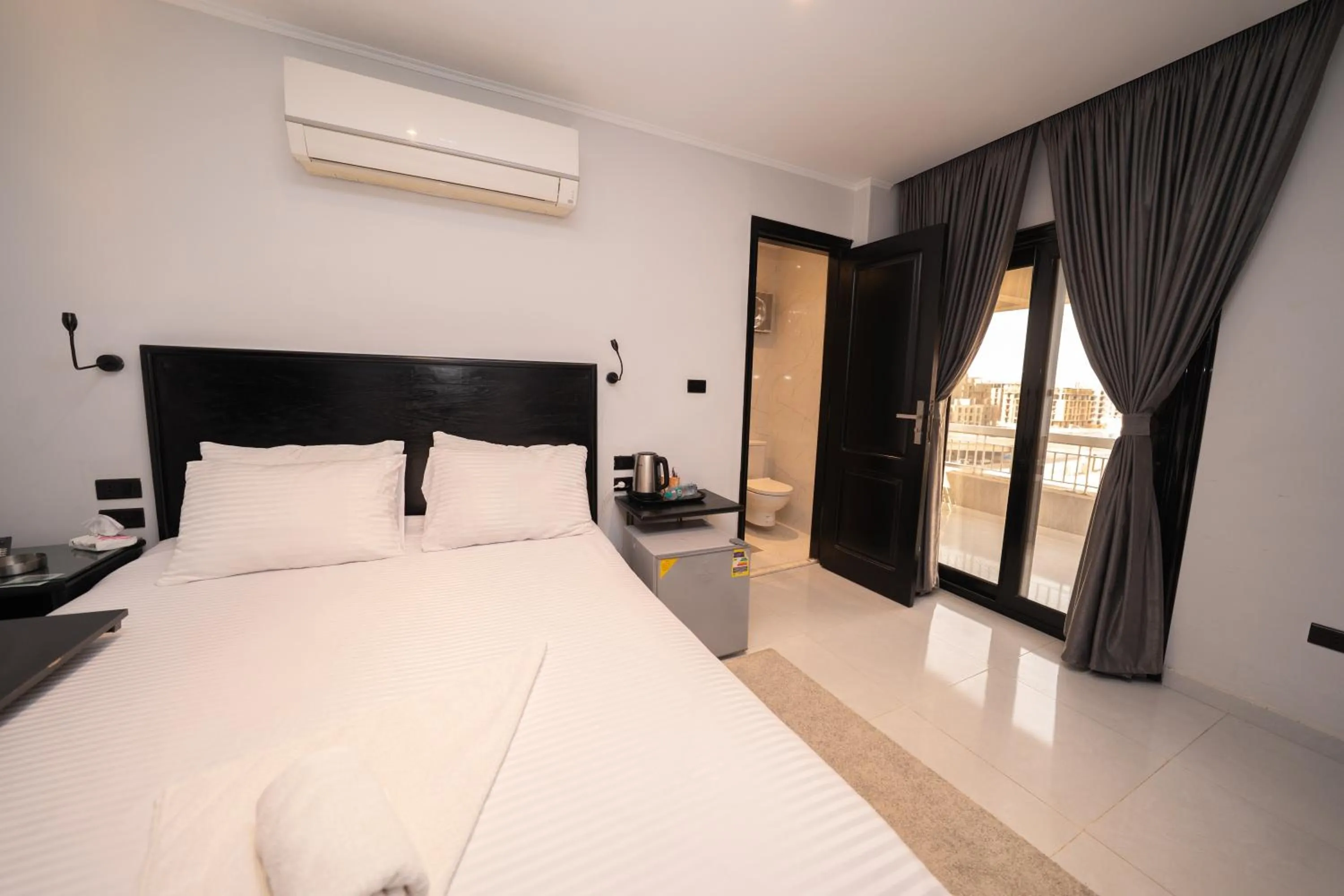 Bedroom, Bed in Helio Cairo Hotel