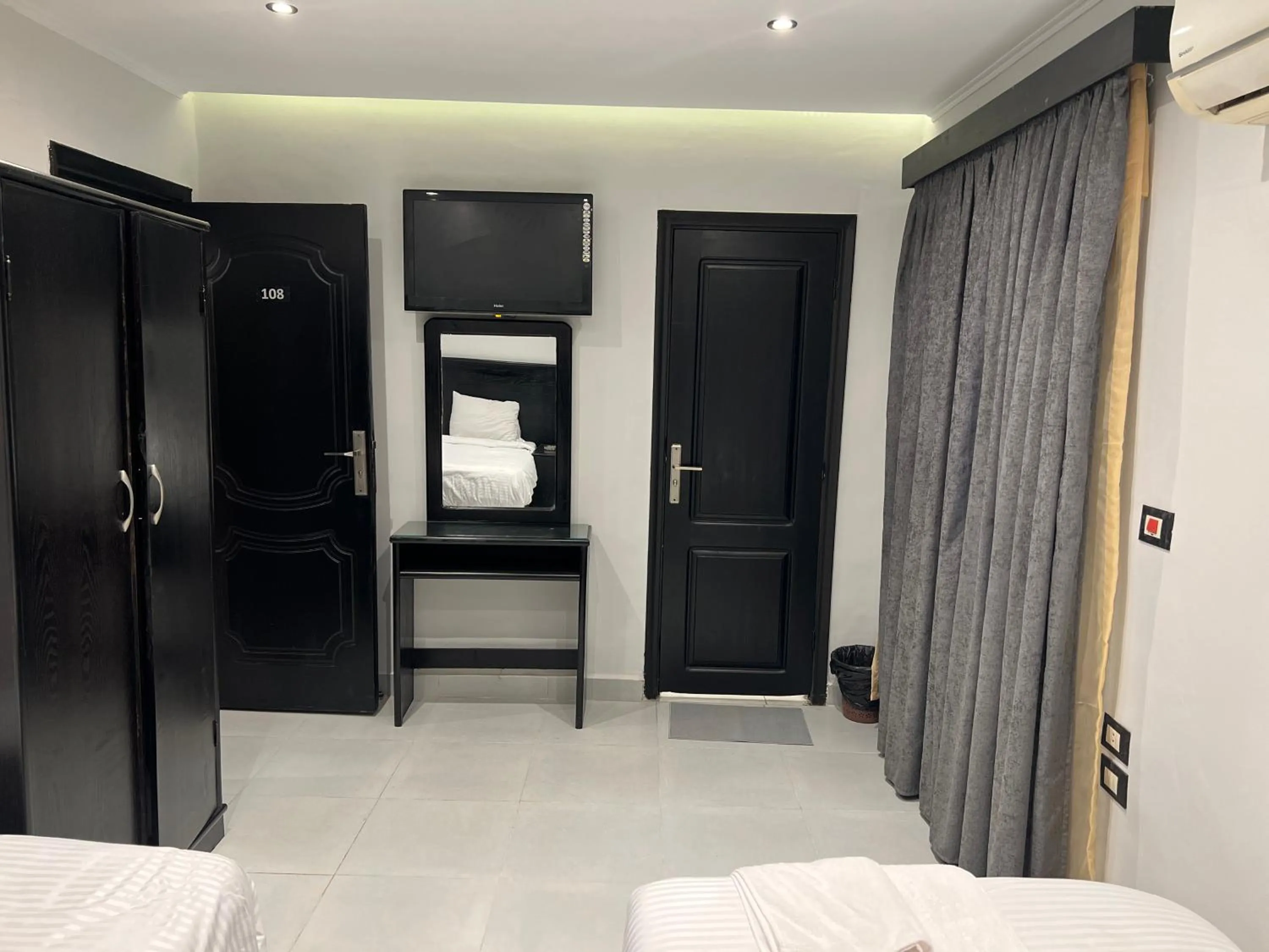 Bedroom, Bed in Helio Cairo Hotel