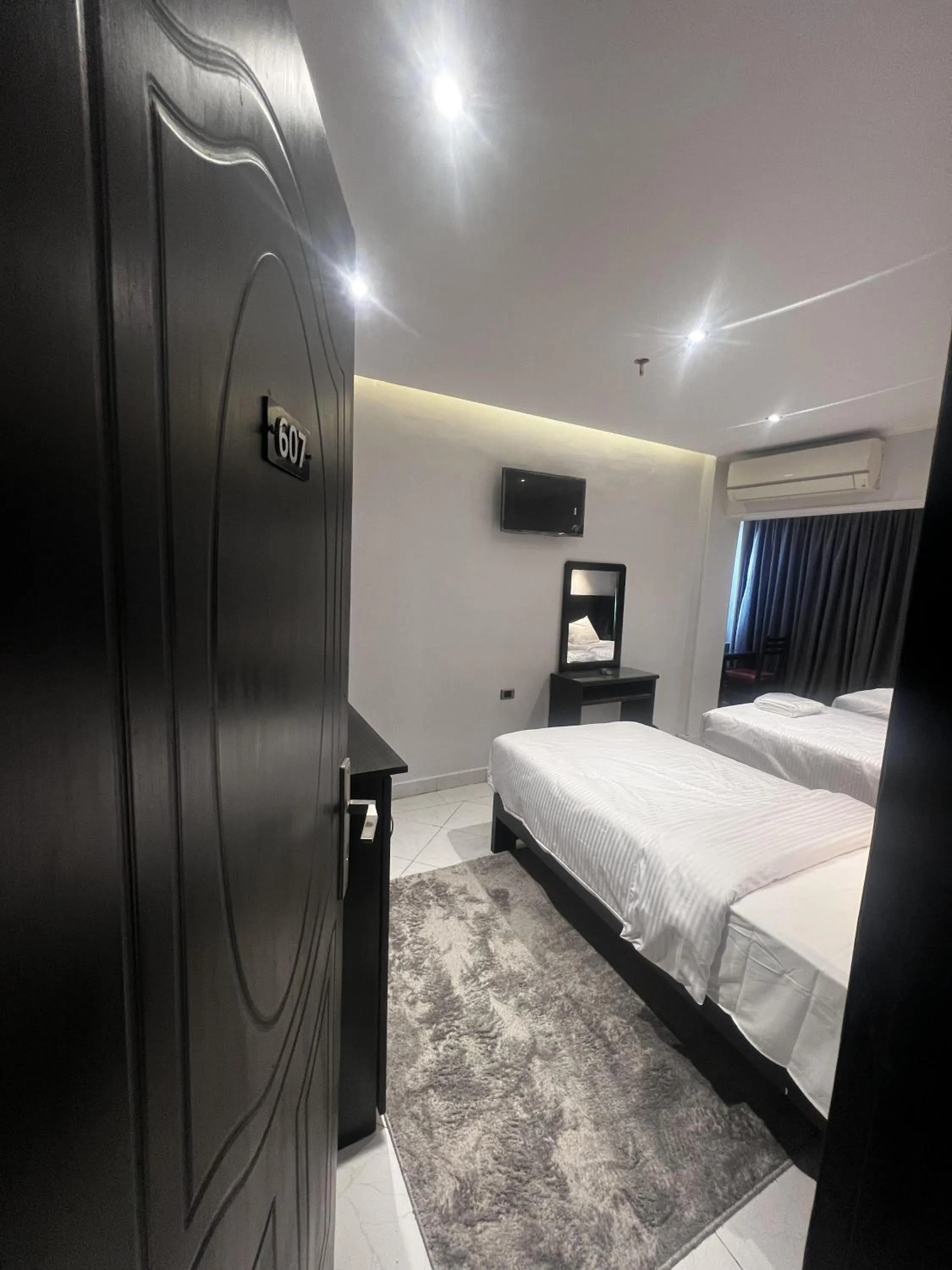 Photo of the whole room, Bed in Helio Cairo Hotel