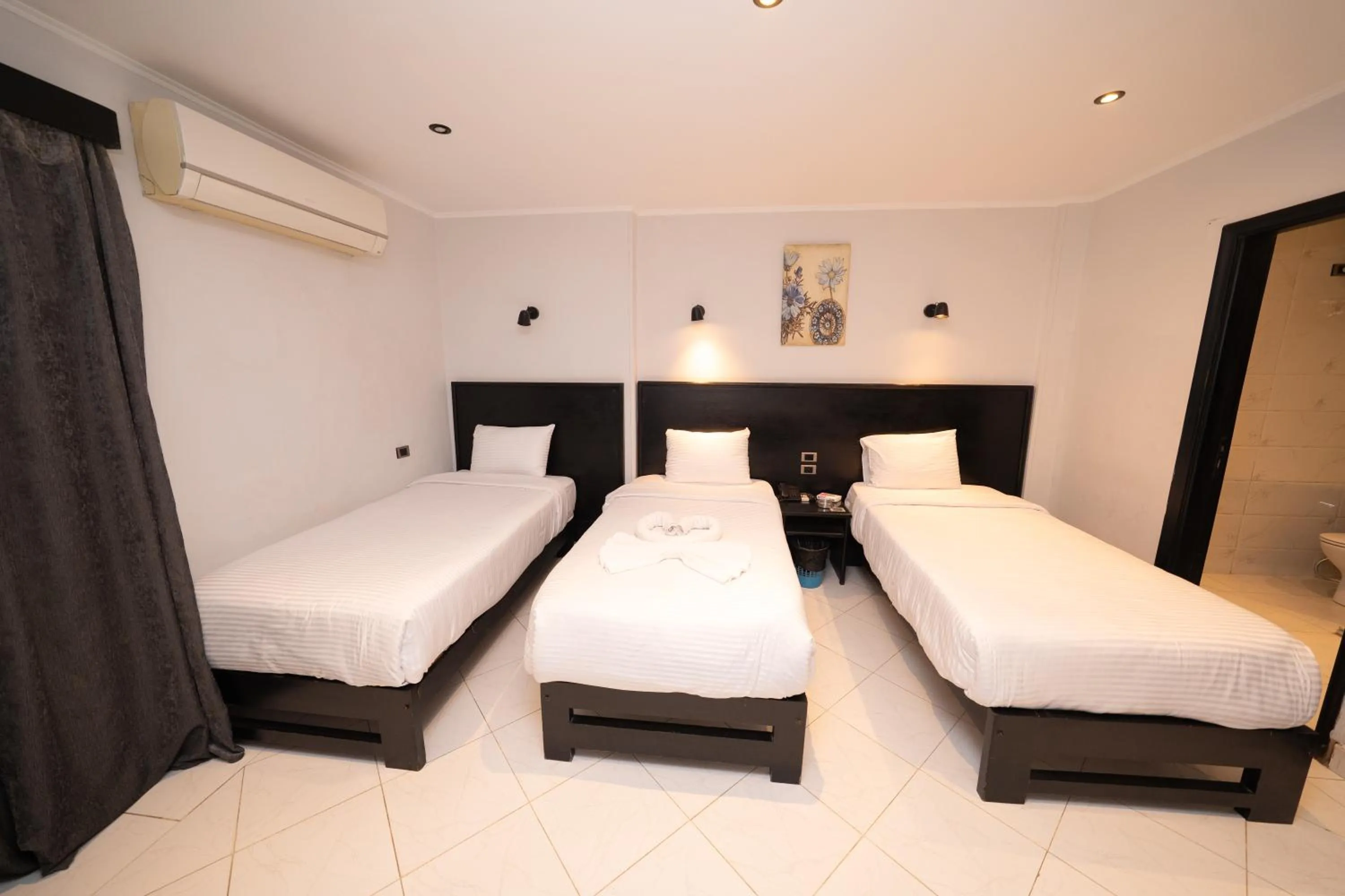 Bedroom, Bed in Helio Cairo Hotel