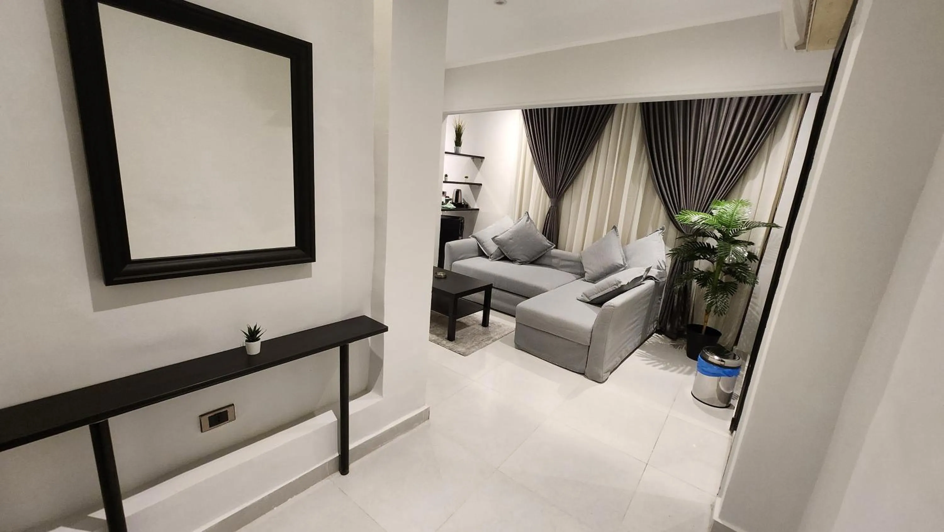 Living room, Bed in Helio Cairo Hotel