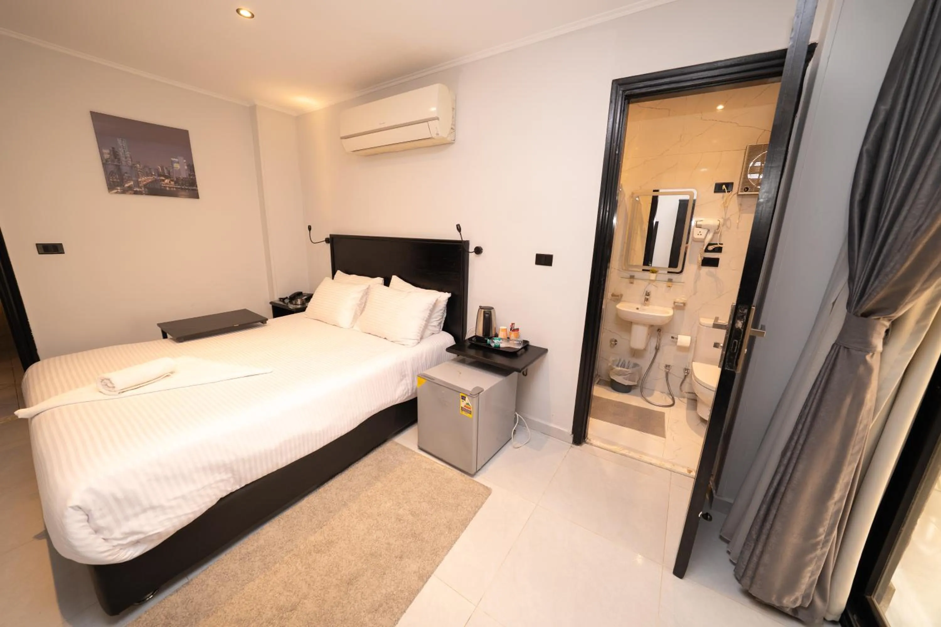 Bedroom, Bed in Helio Cairo Hotel