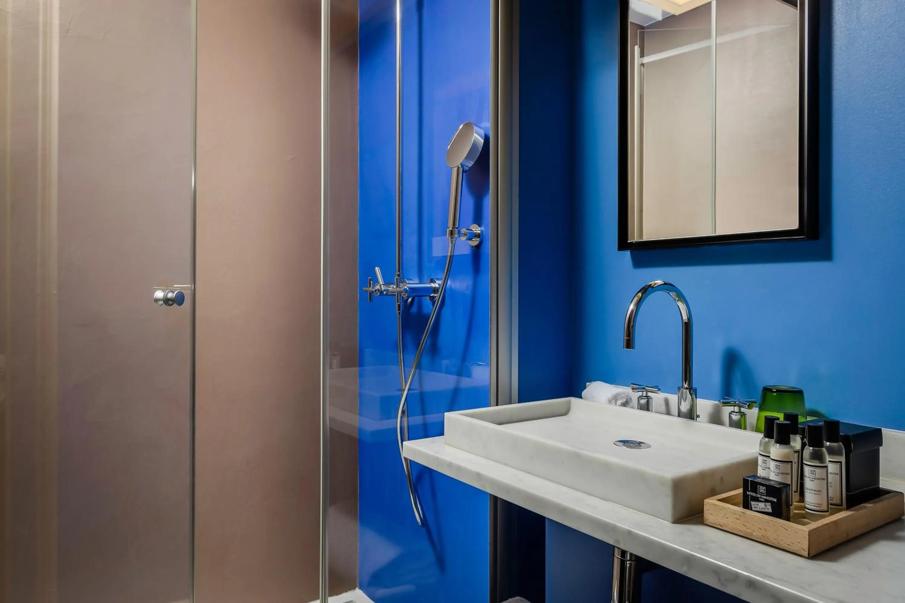 Bathroom in Hôtel du Ministère