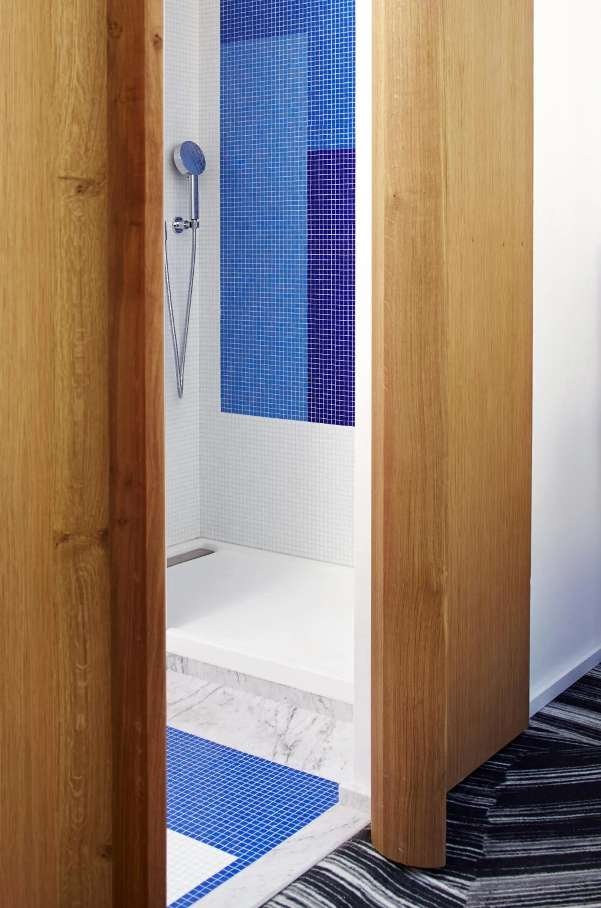 Bathroom, Bed in Hôtel du Ministère