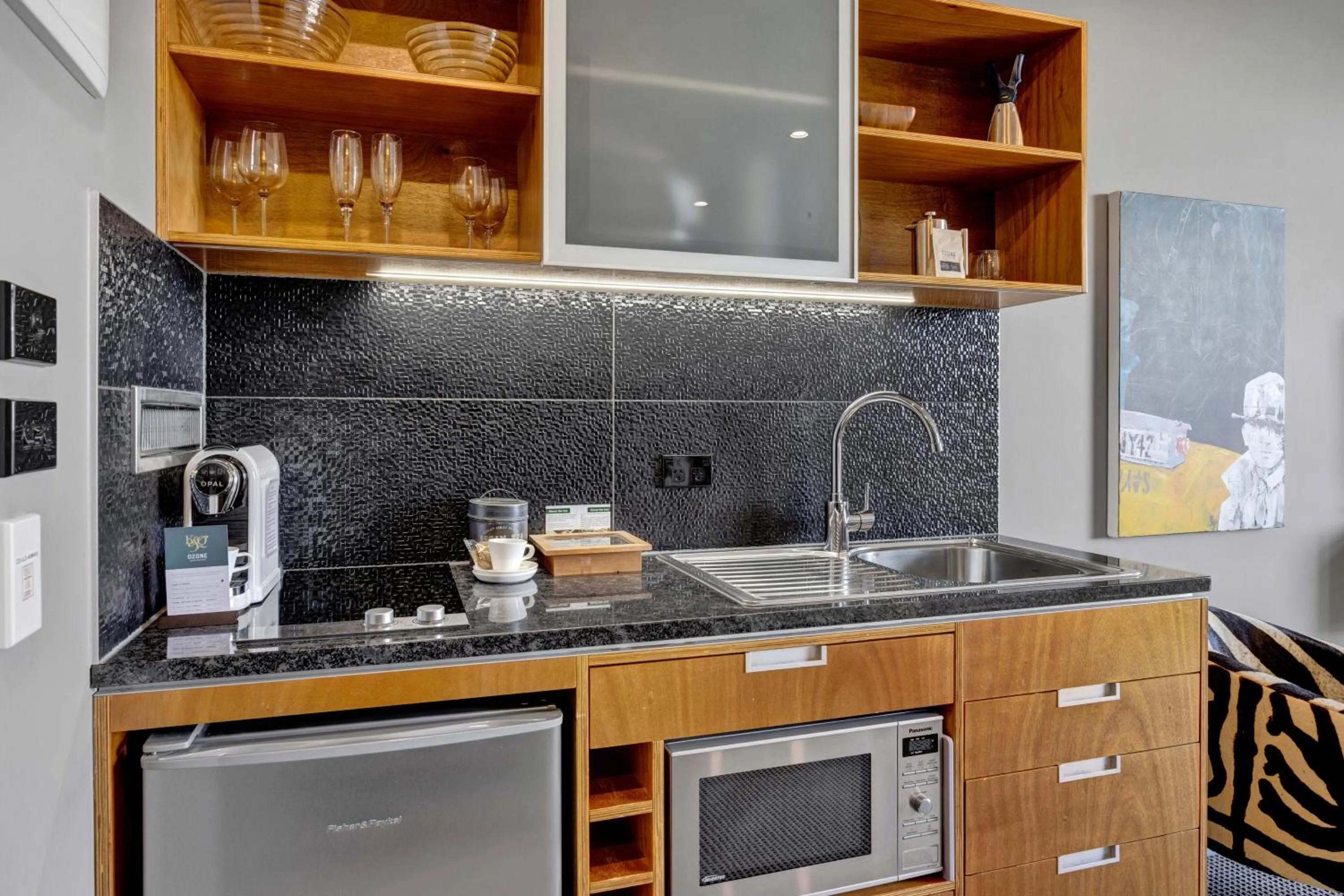 Coffee/tea facilities in King and Queen Hotel Suites