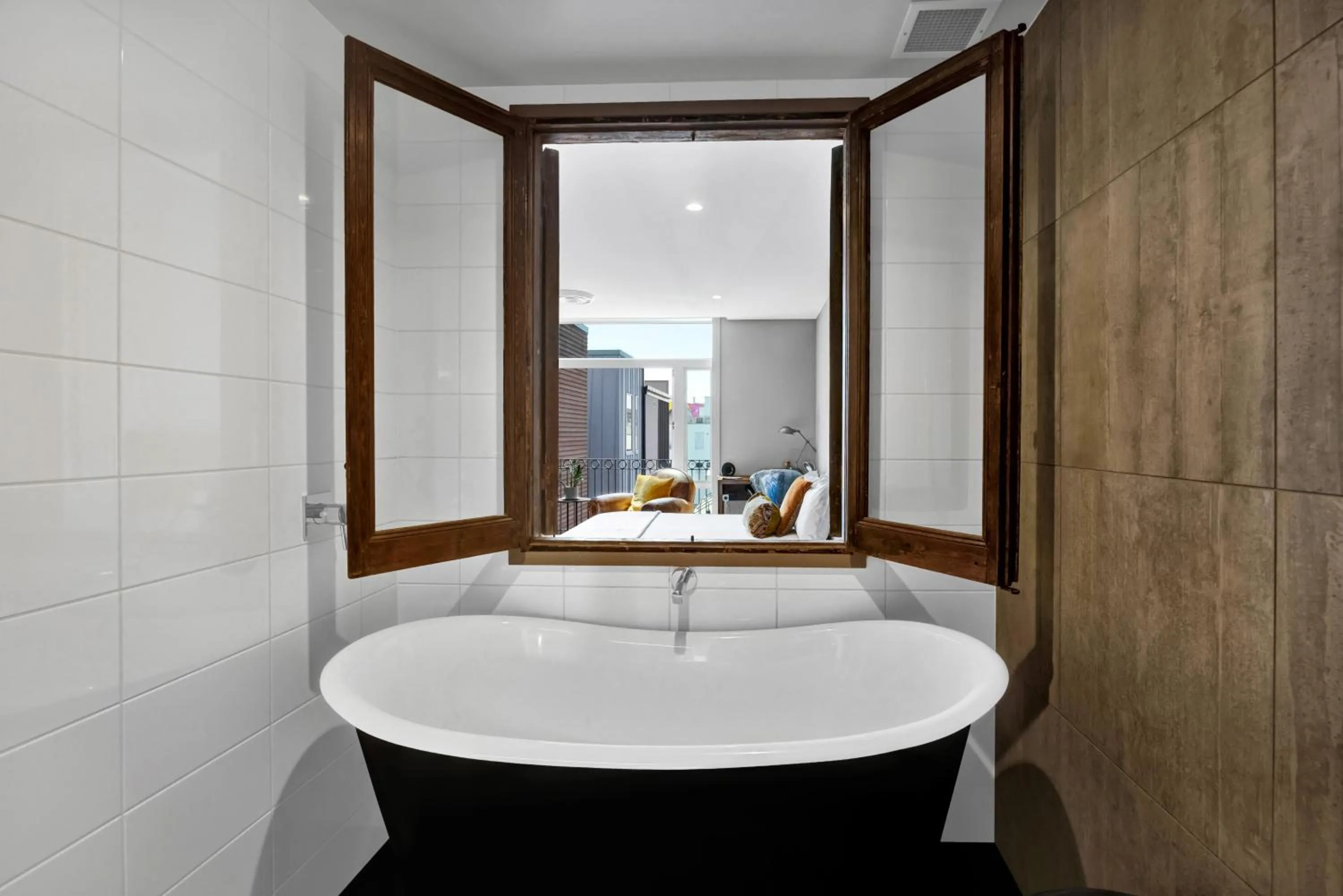 Bath in King and Queen Hotel Suites