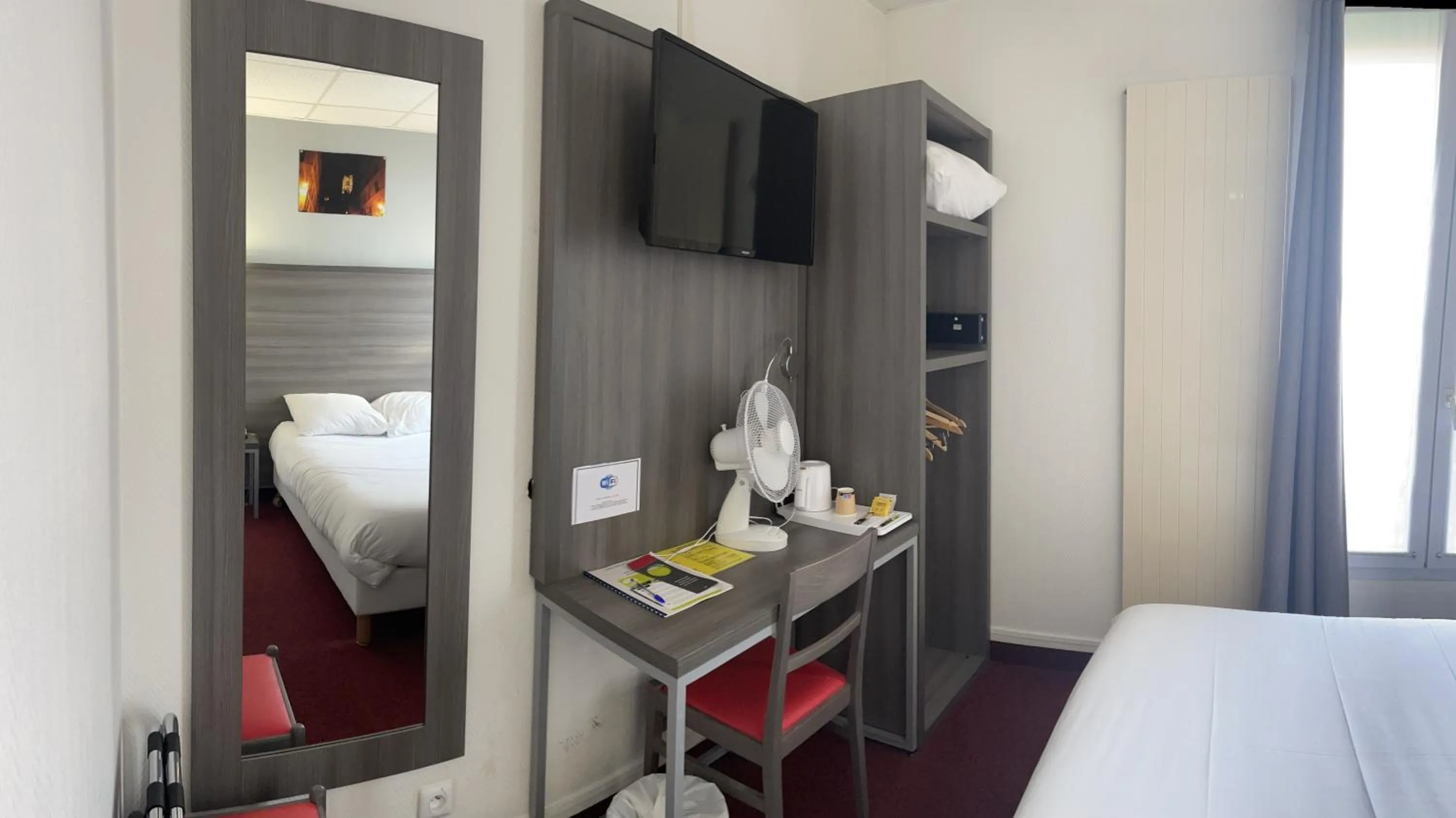 hair dresser, Bed in Hipotel Lilas Gambetta