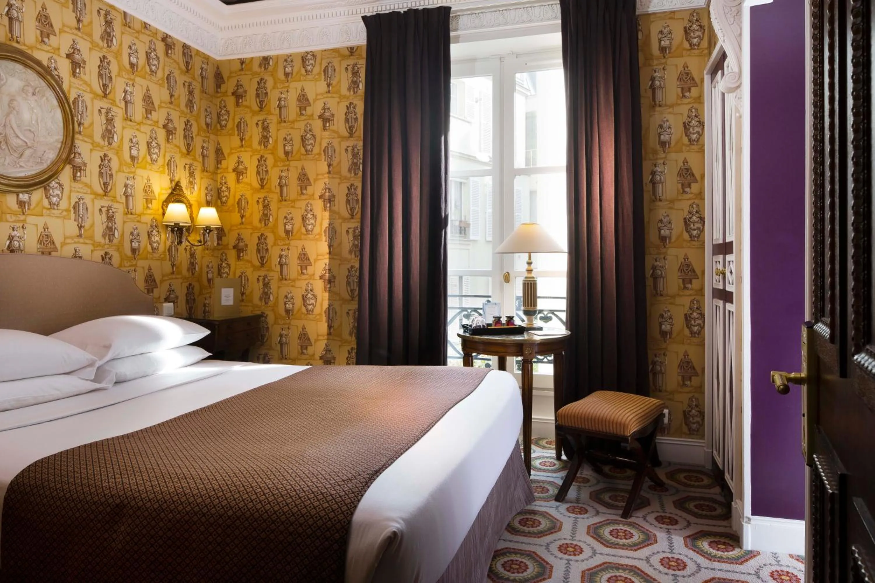 Photo of the whole room, Bed in Hôtel des Grands Hommes
