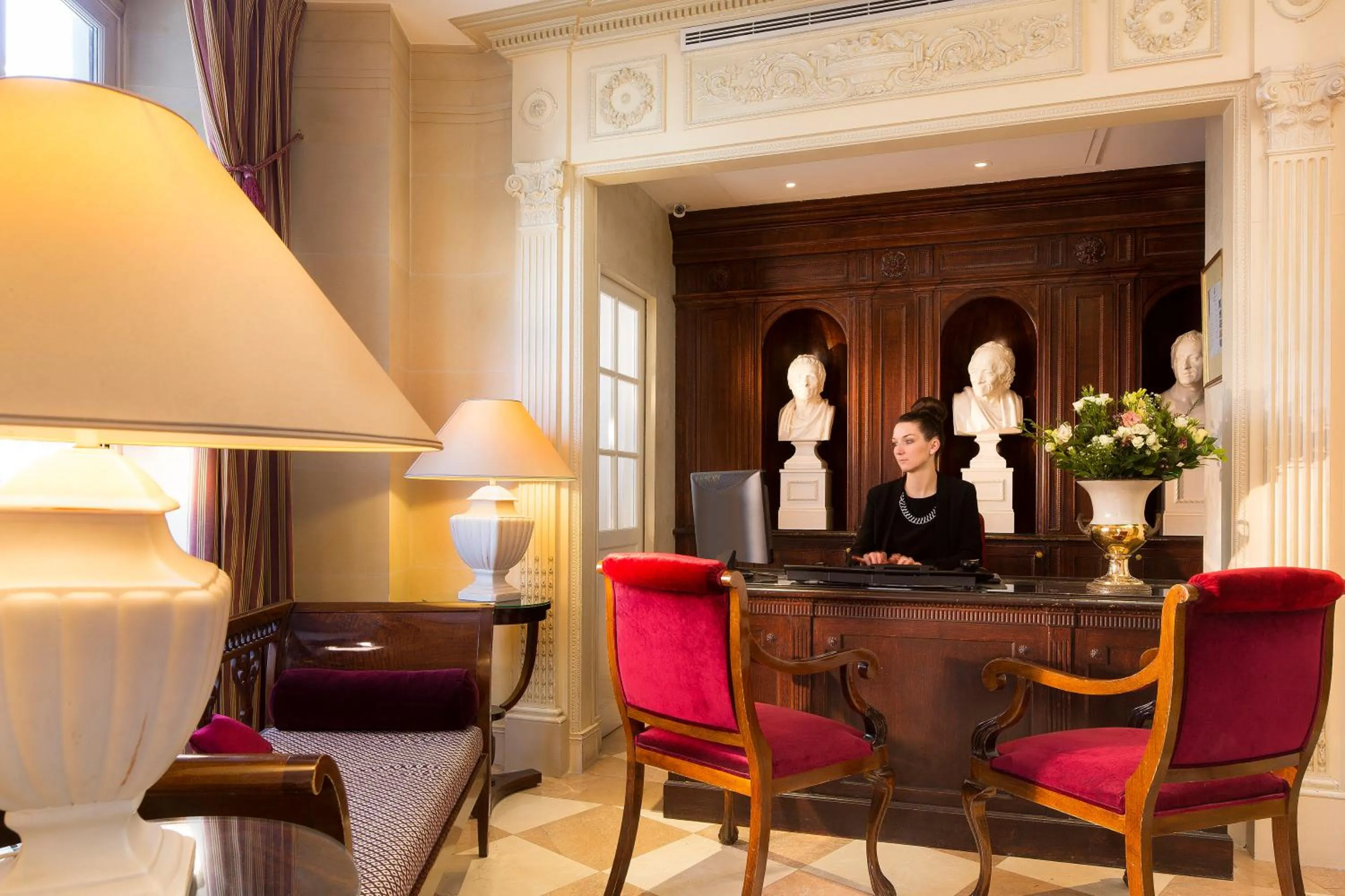 Staff in Hôtel des Grands Hommes