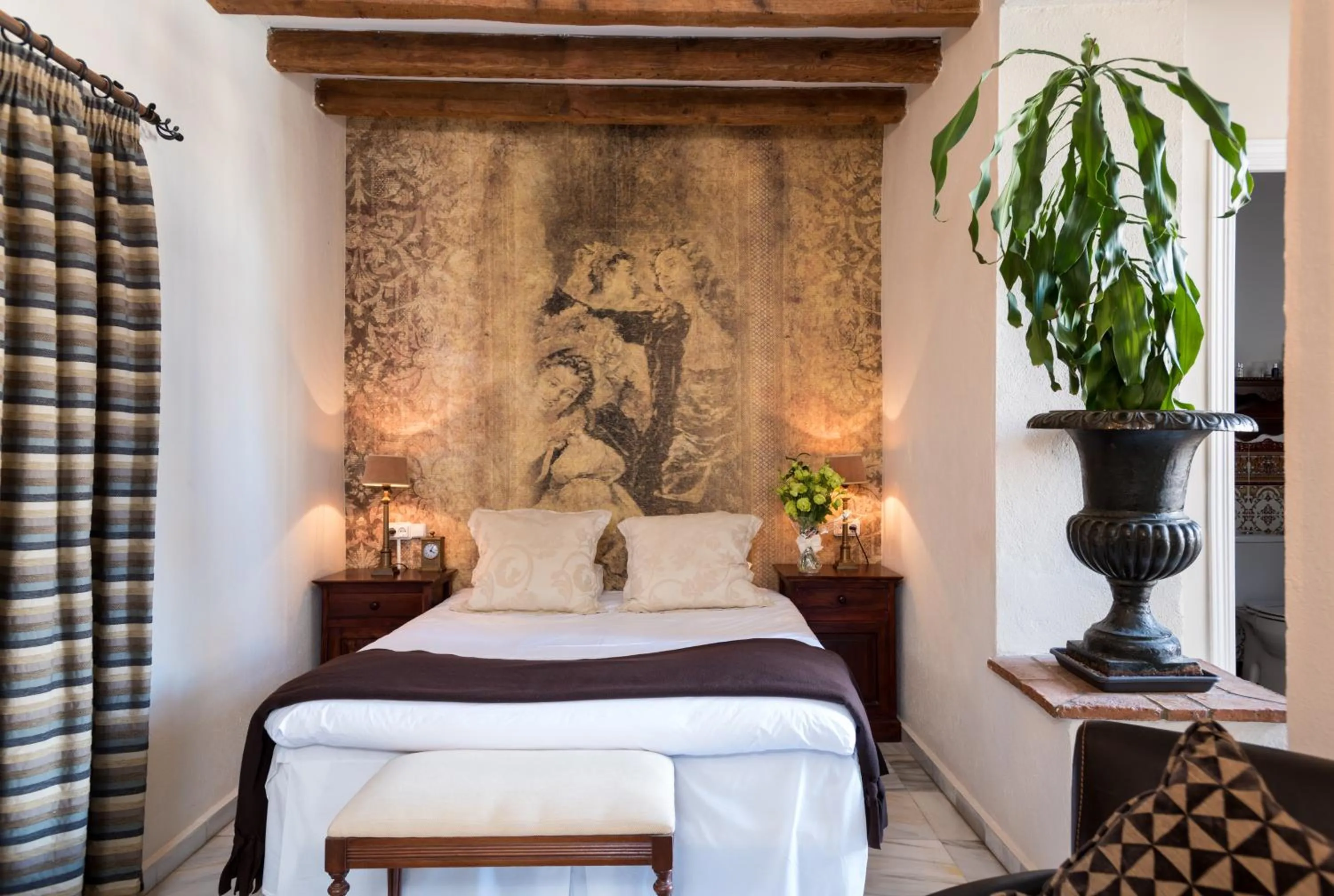 Photo of the whole room, Bed in The Town House