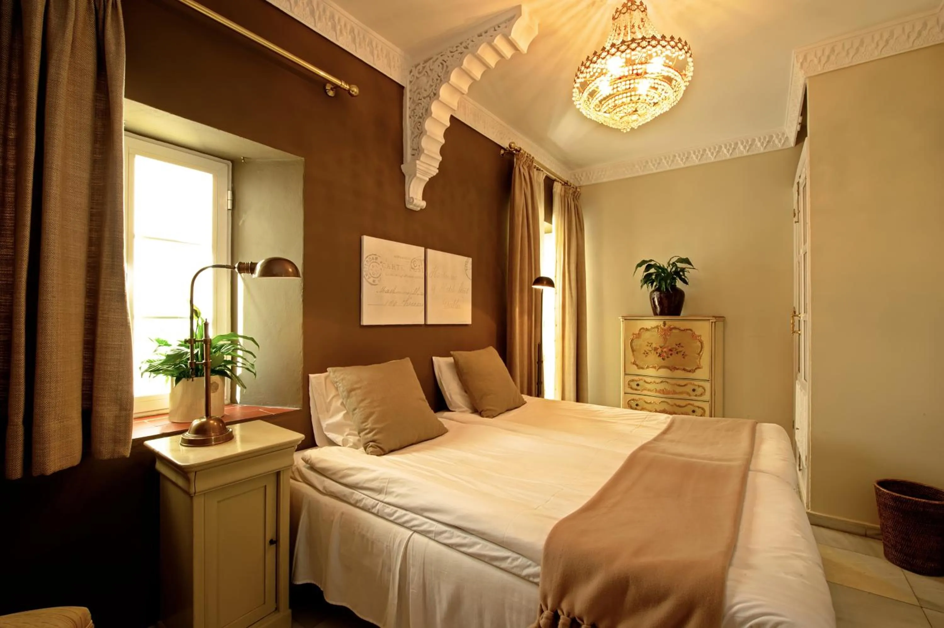 Photo of the whole room, Bed in The Town House