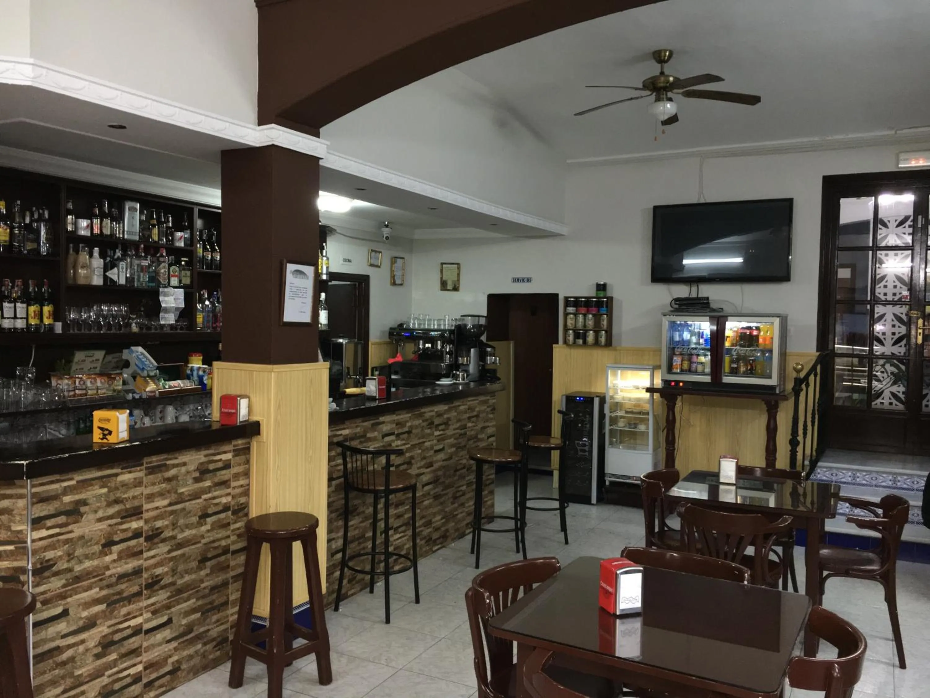 Restaurant/places to eat in Hostal Barbate