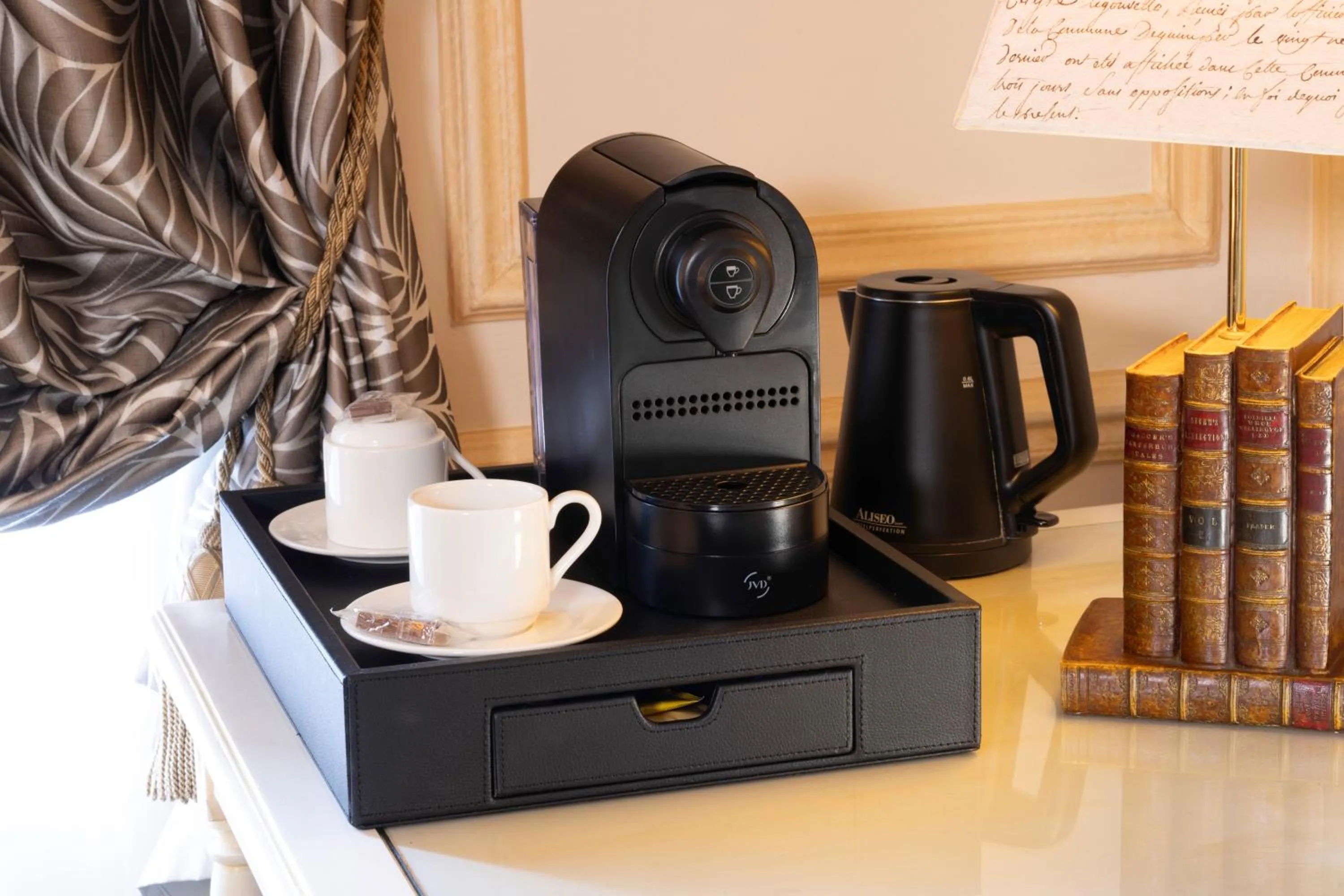 Coffee/tea facilities in Hotel Residence Henri IV