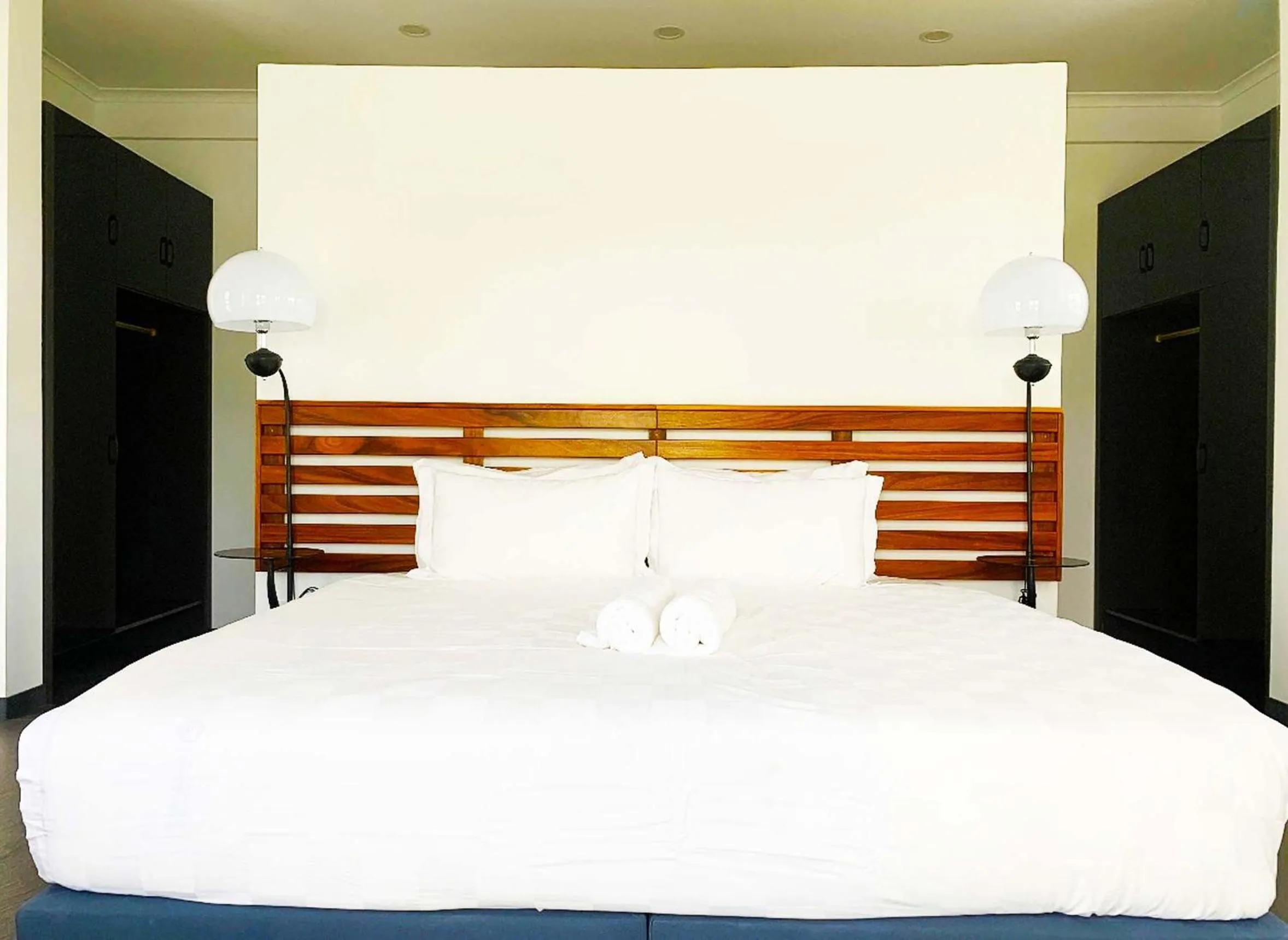 Bedroom, Bed in Naisoso Island Villas - Fiji