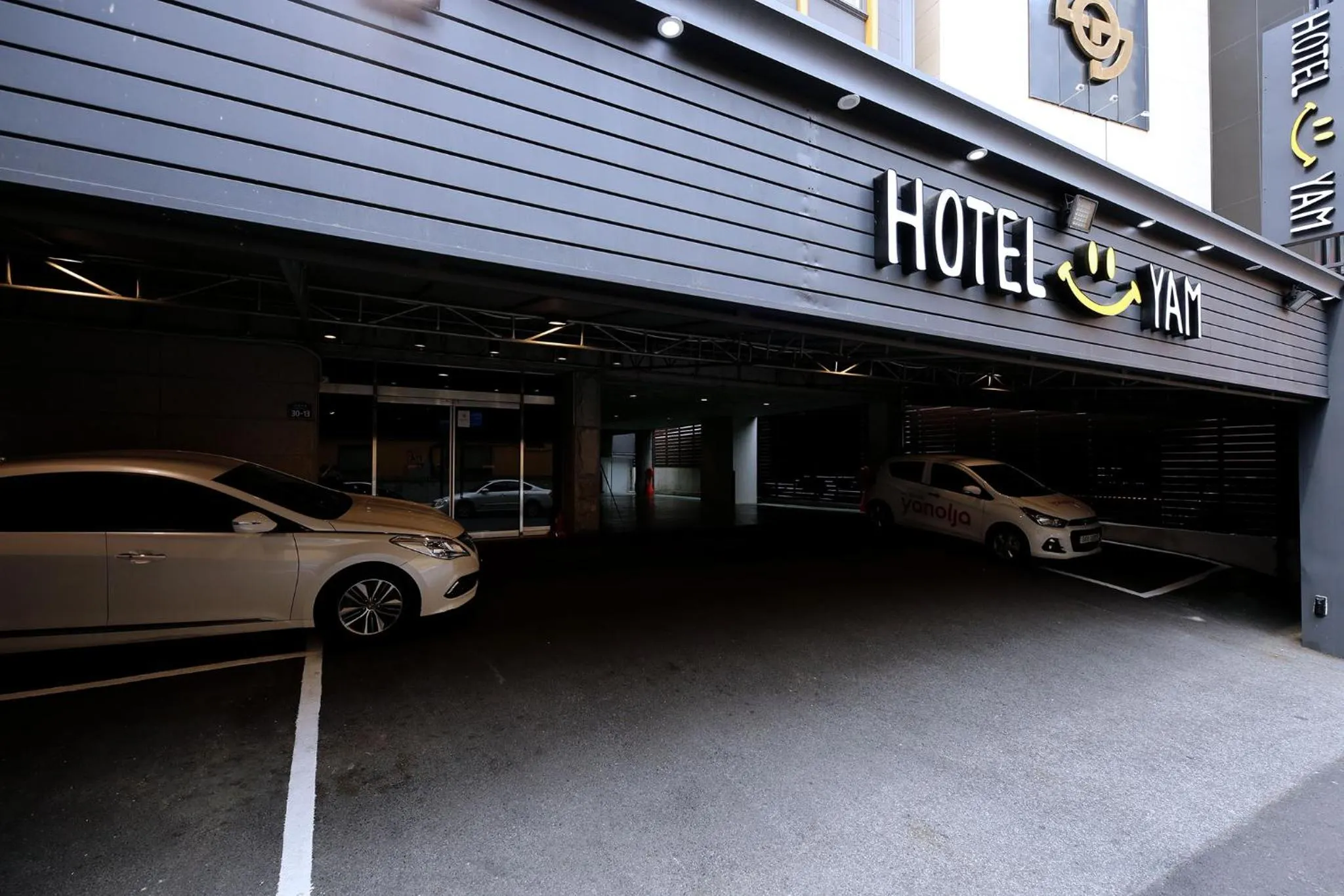 Property building in Hotel Yam