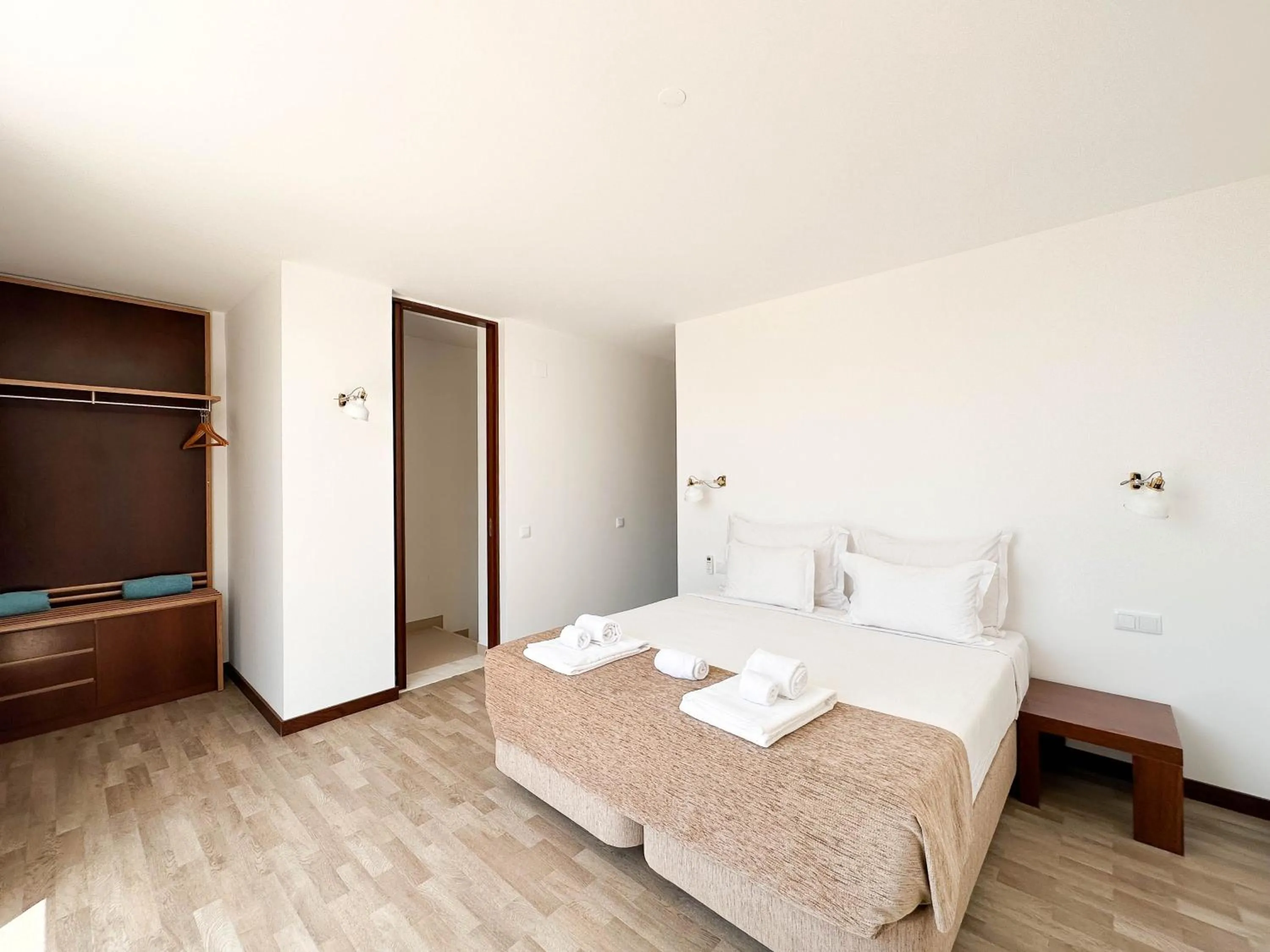 Swimming pool, Bed in Sao Rafael Holidays