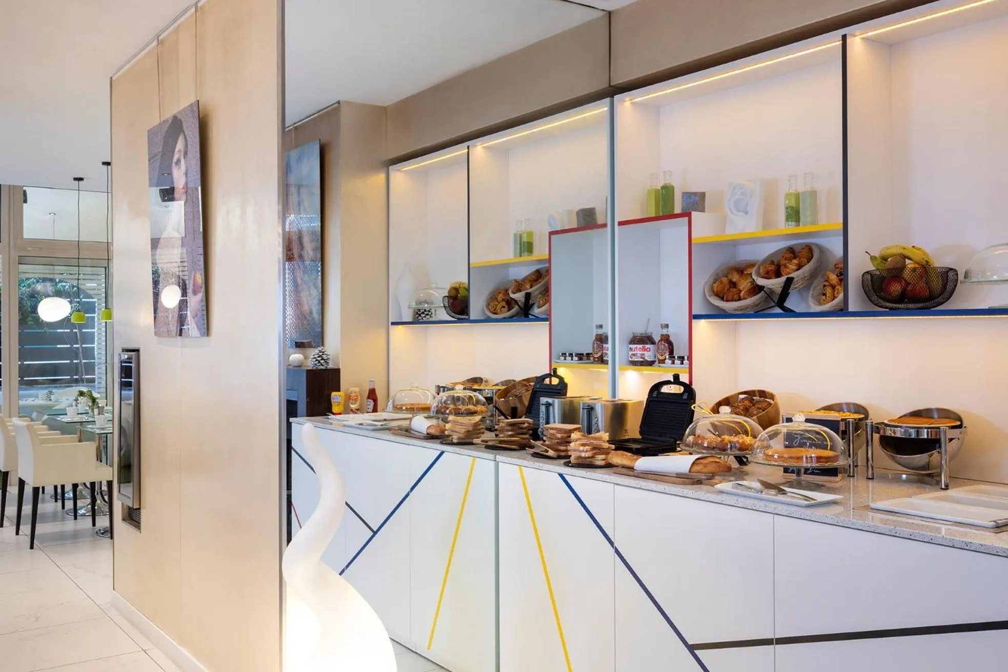 Food and drinks in Le 7 Eiffel Hotel by Malone