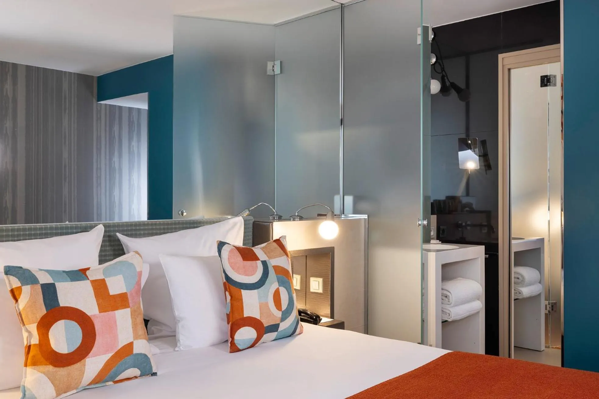 Bedroom, Bed in Le 7 Eiffel Hotel by Malone