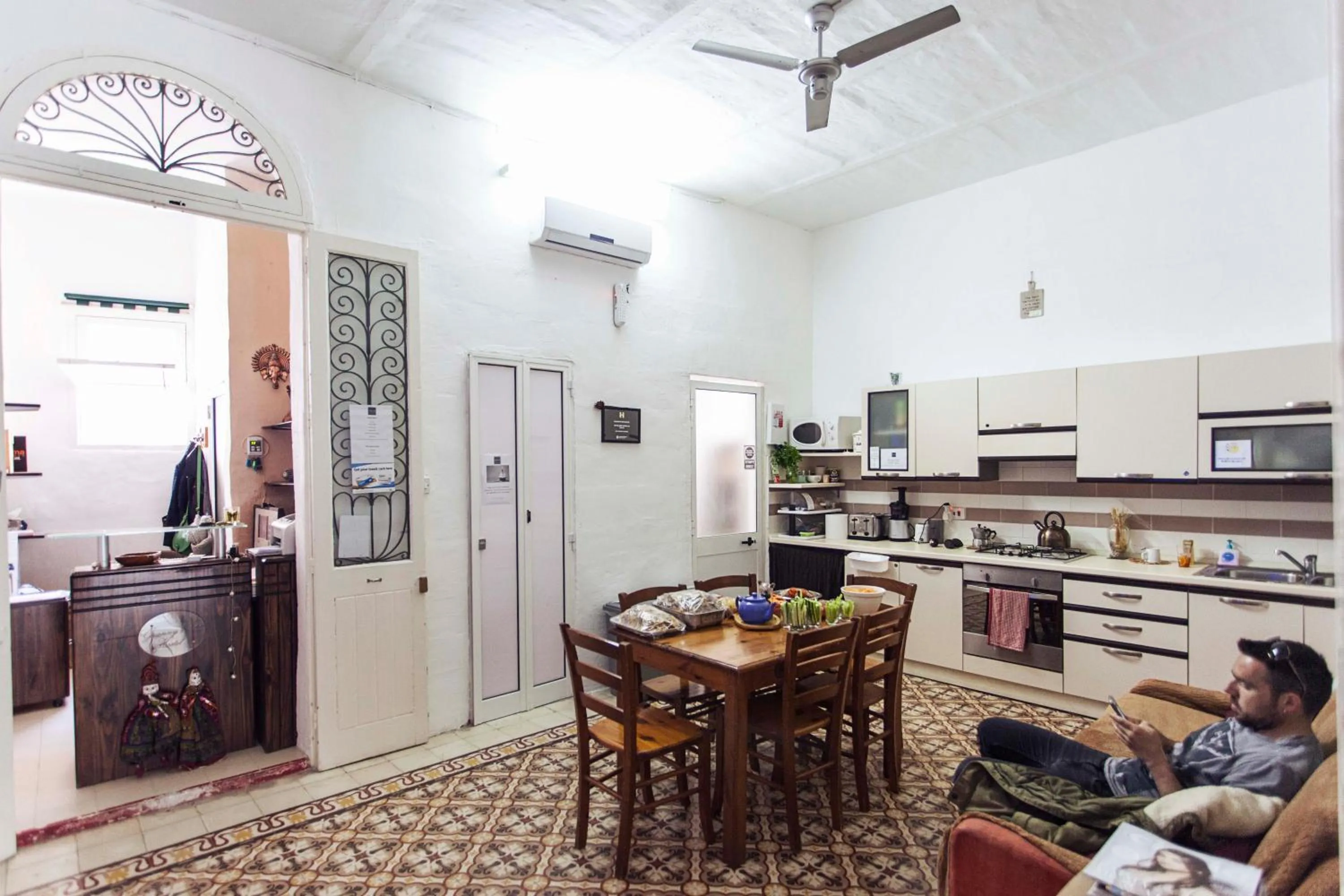 Communal lounge/ TV room in Granny's Inn Hostel