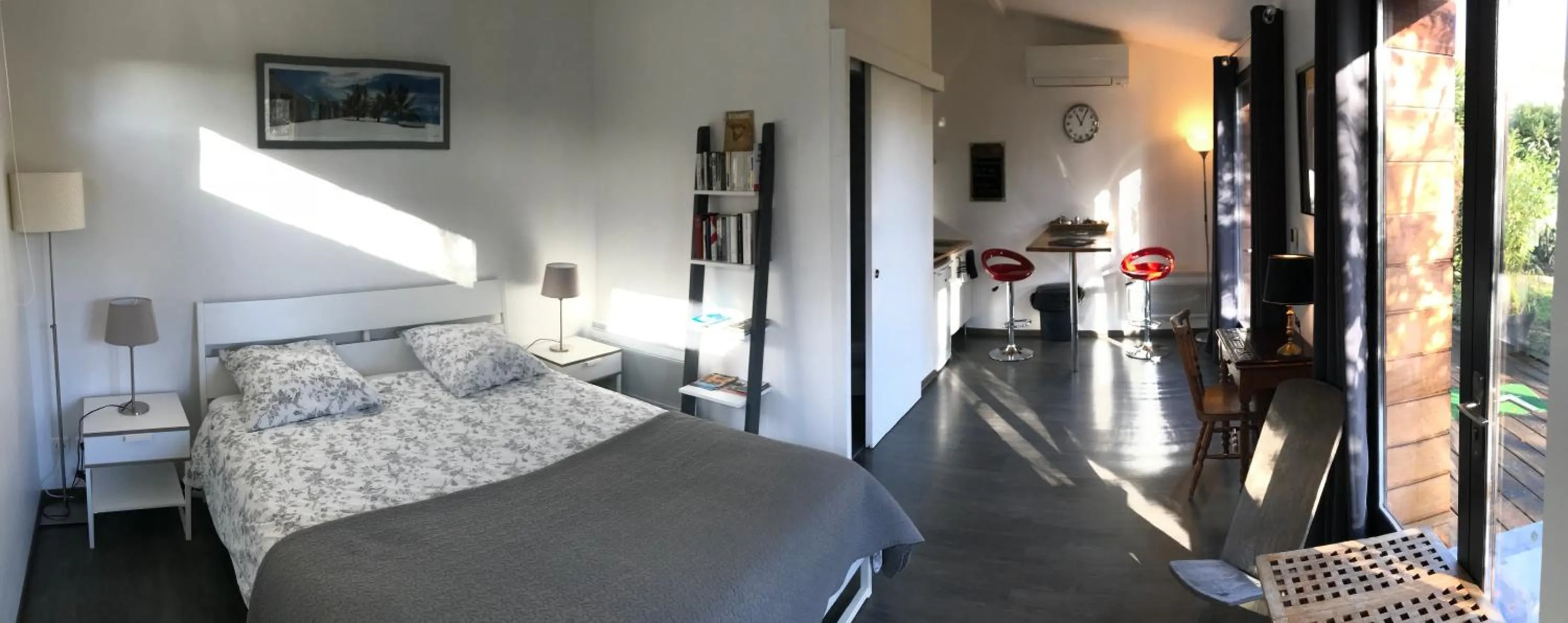 Photo of the whole room, Bed in Chambre d'Hôtes du Clos Bamboo