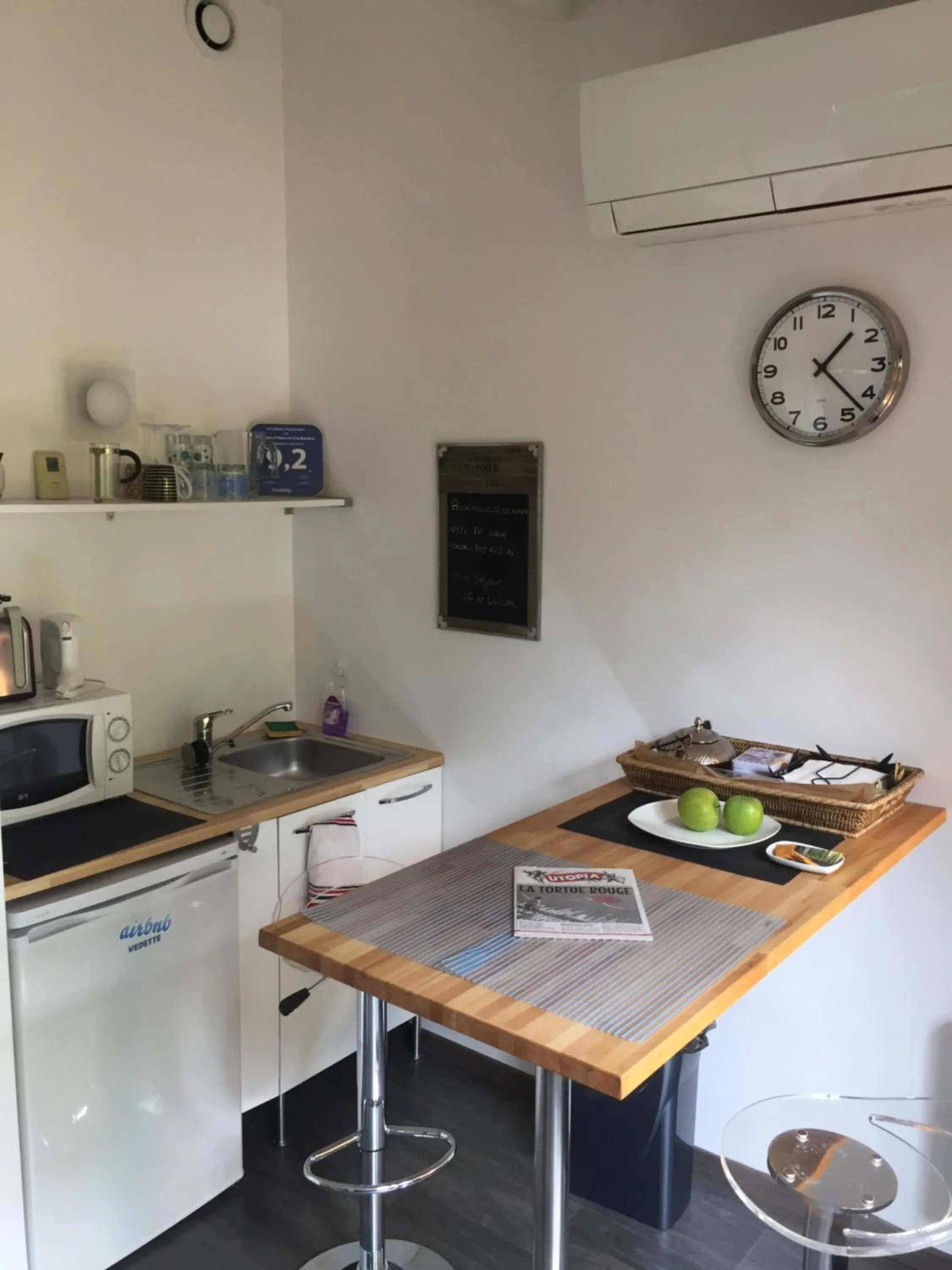 Kitchen or kitchenette in Chambre d'Hôtes du Clos Bamboo