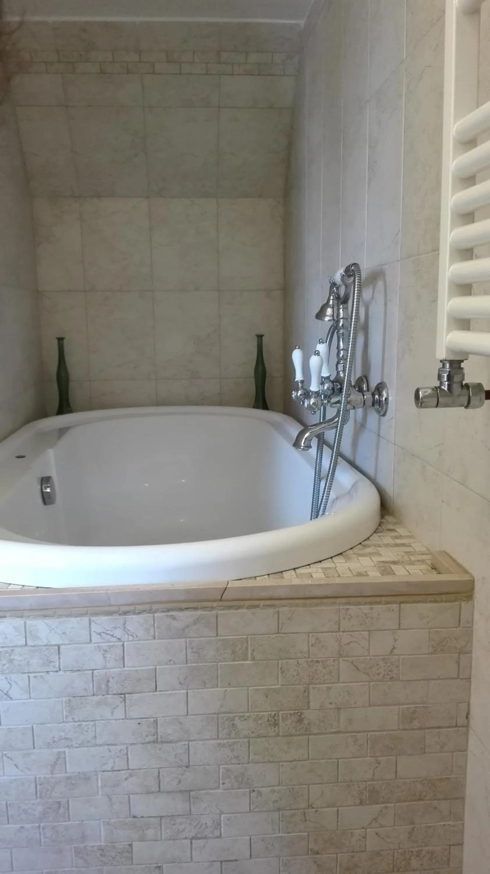 Bath in La Torre e il Mare Rooms by STHEY