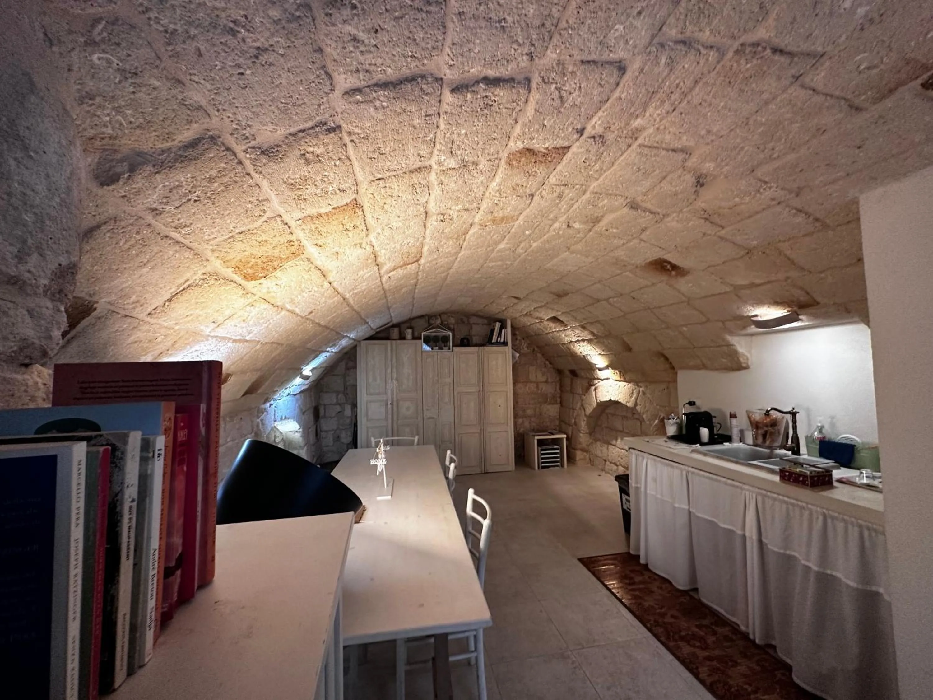 Kitchen or kitchenette in La Torre e il Mare Rooms by STHEY