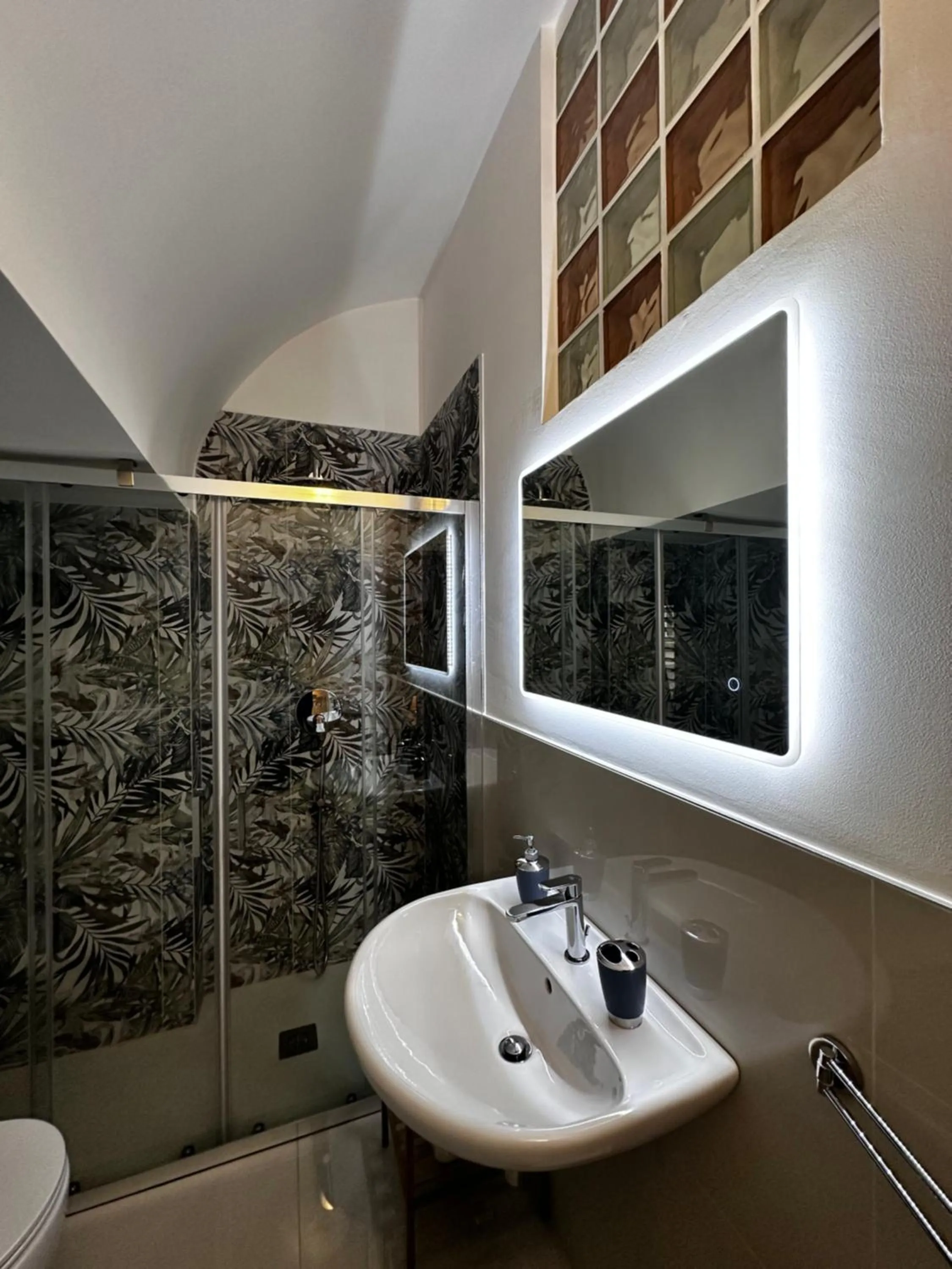 Bathroom in La Torre e il Mare Rooms by STHEY