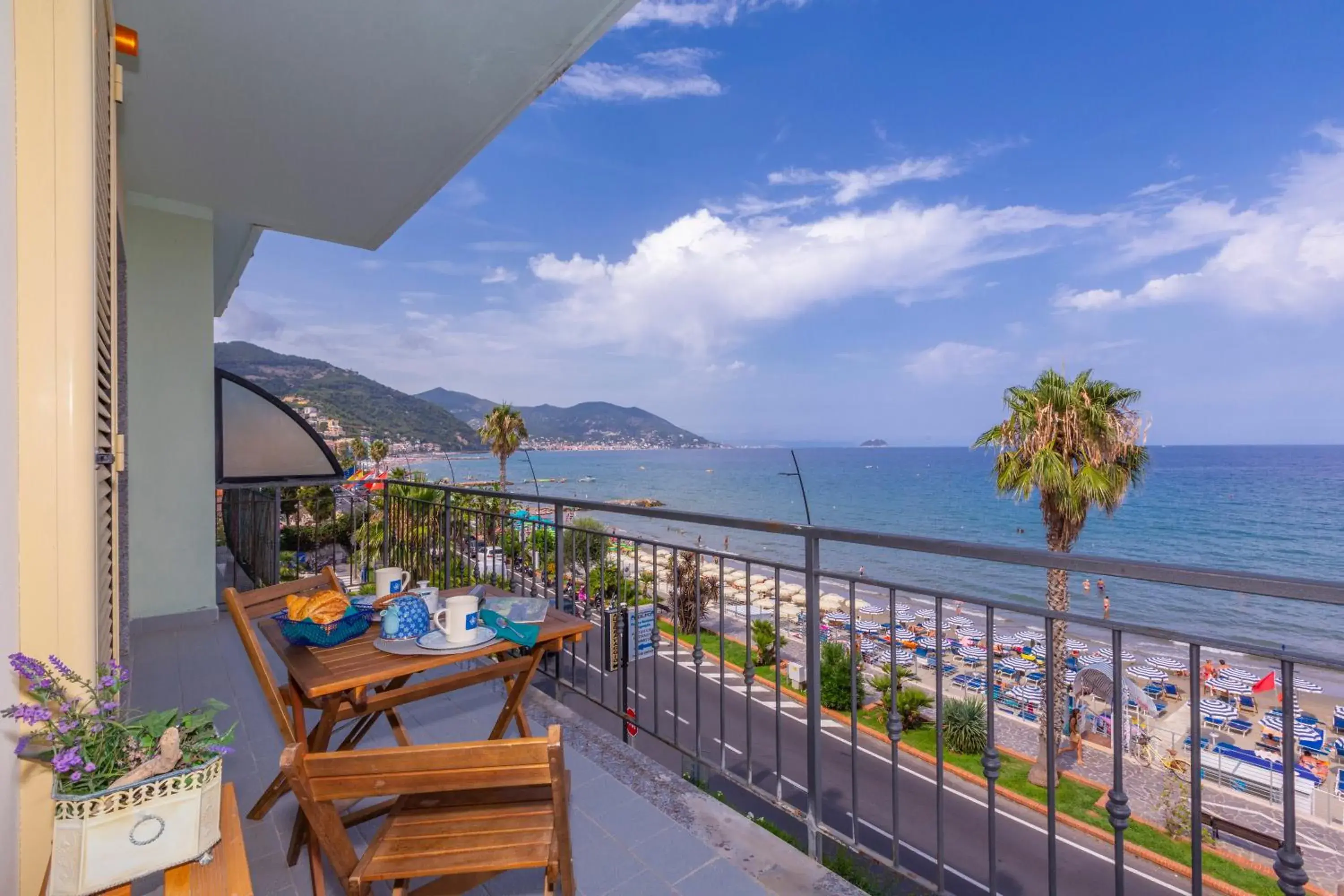 Laigueglia Beach - Happy Rentals Laigueglia Beach - Happy Rentals
