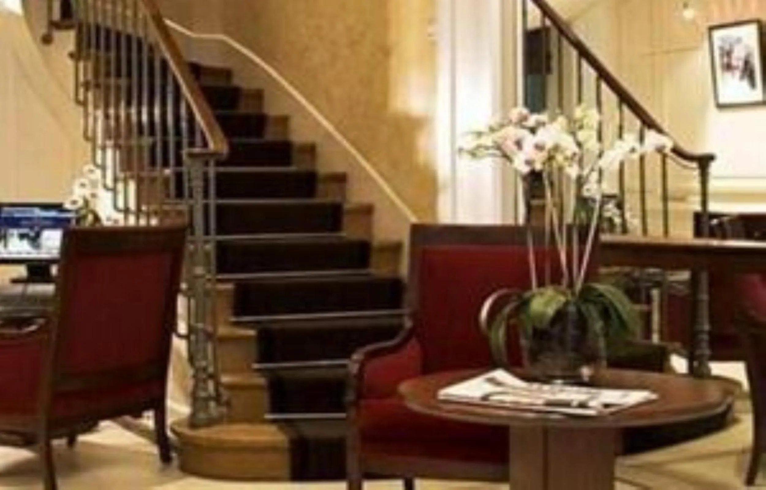 Lobby or reception in Hotel Suites Unic Renoir Saint-Germain