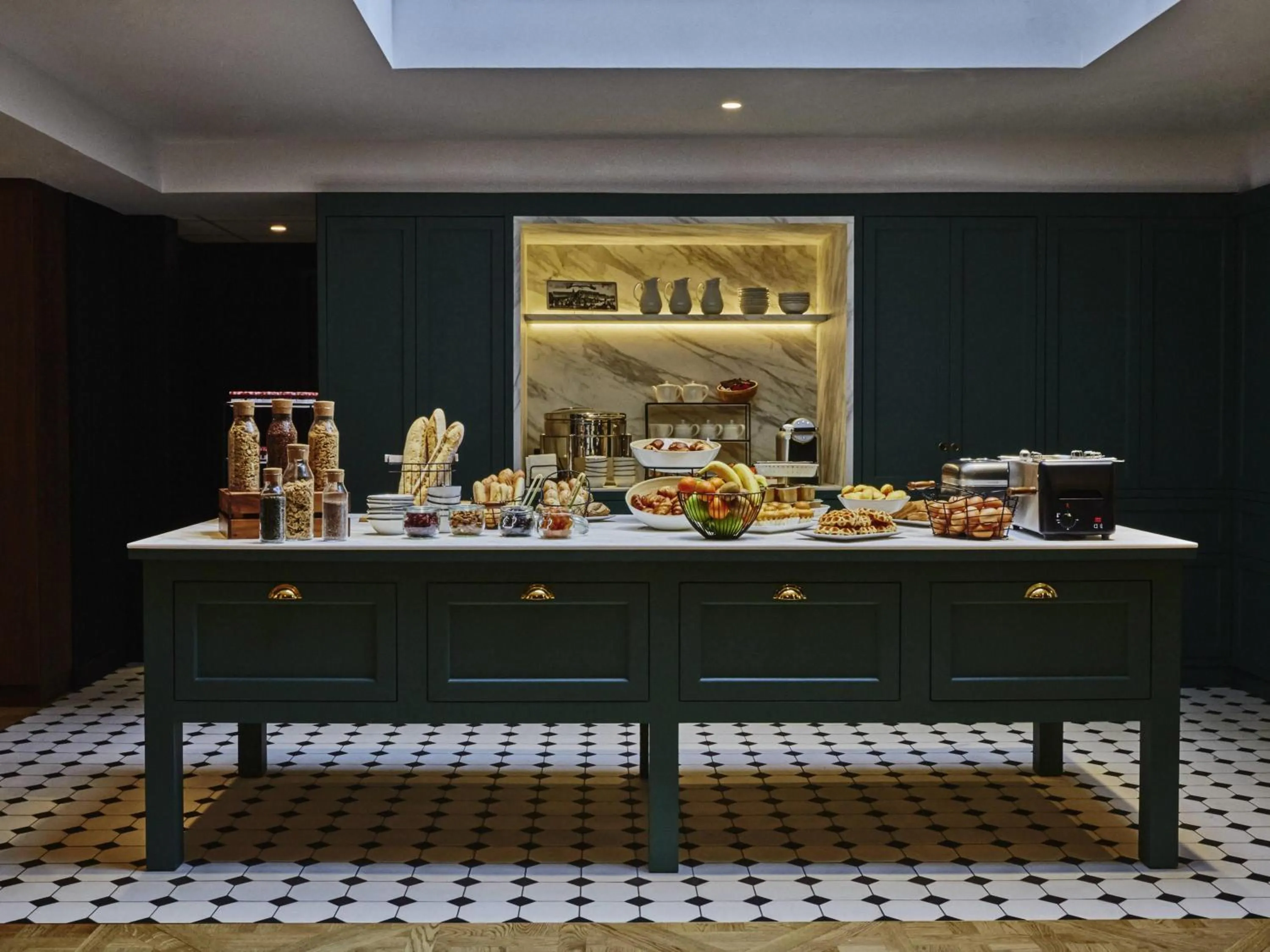 Breakfast in Mercure Versailles Chateau