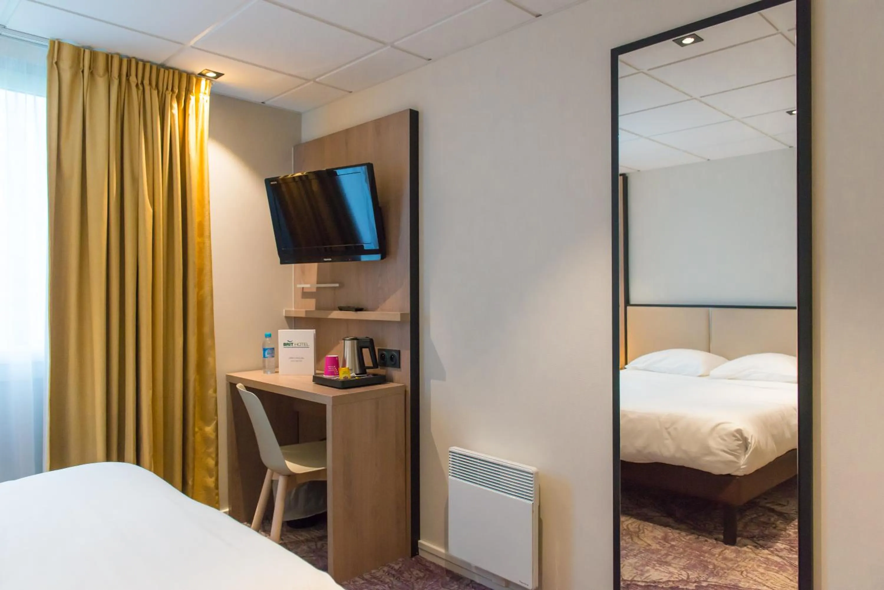 Bedroom, Bed in Brit Hotel Brest Le Relecq Kerhuon