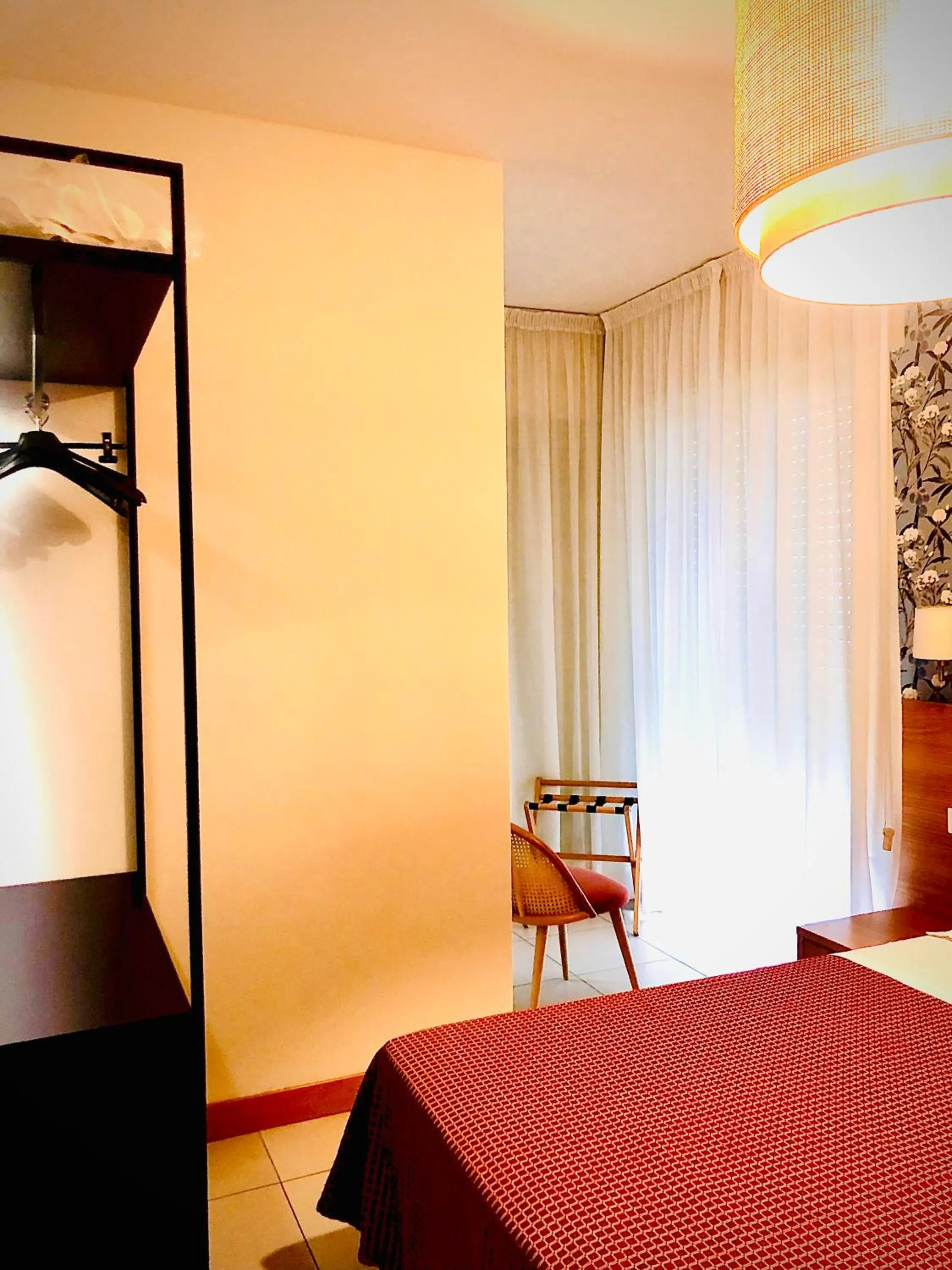 Bedroom, Bed in Hotel Majorca sul Mare in centro a Riccione con Area Fitness