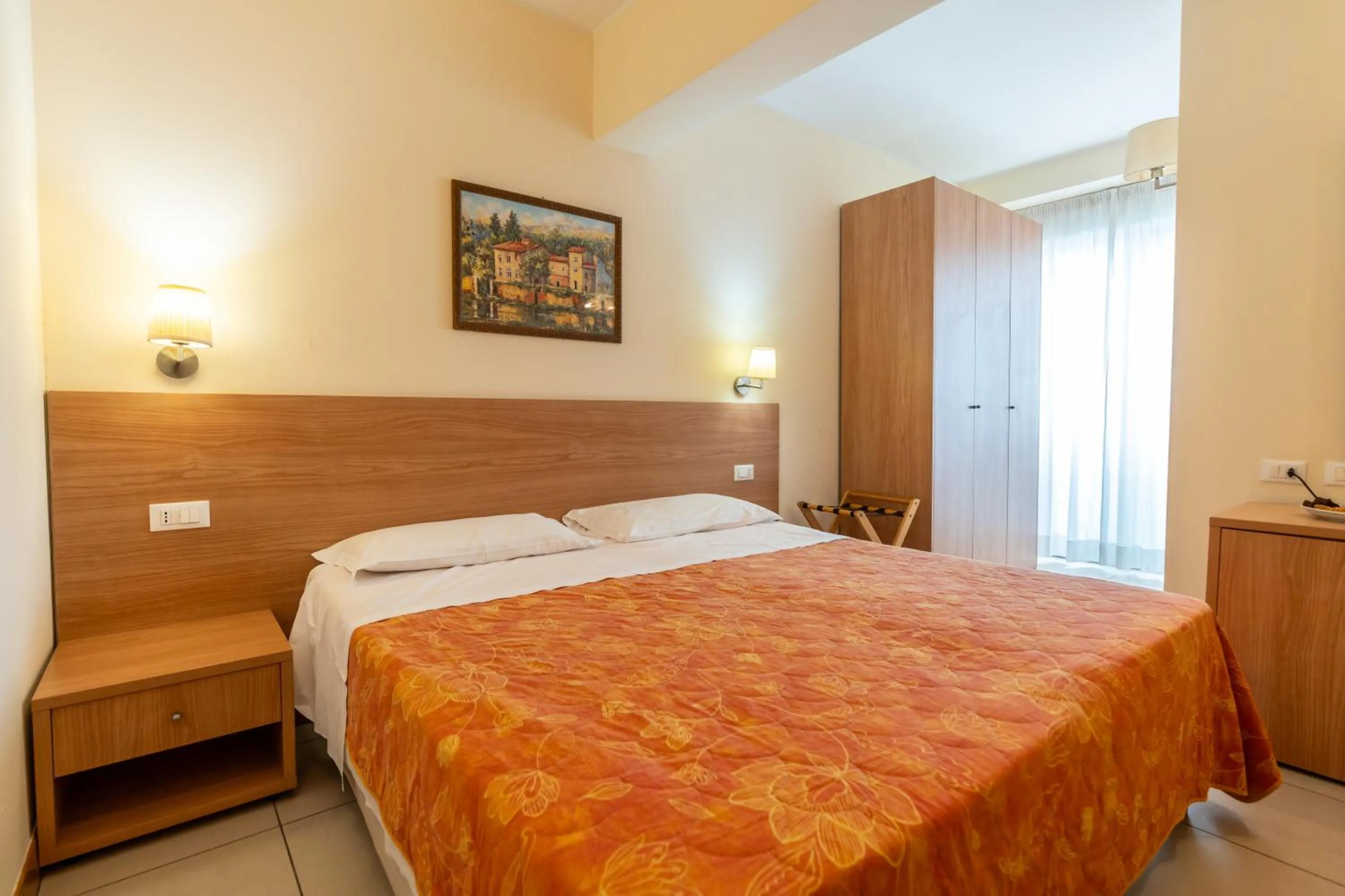 Bedroom, Bed in Hotel Majorca sul Mare in centro a Riccione con Area Fitness