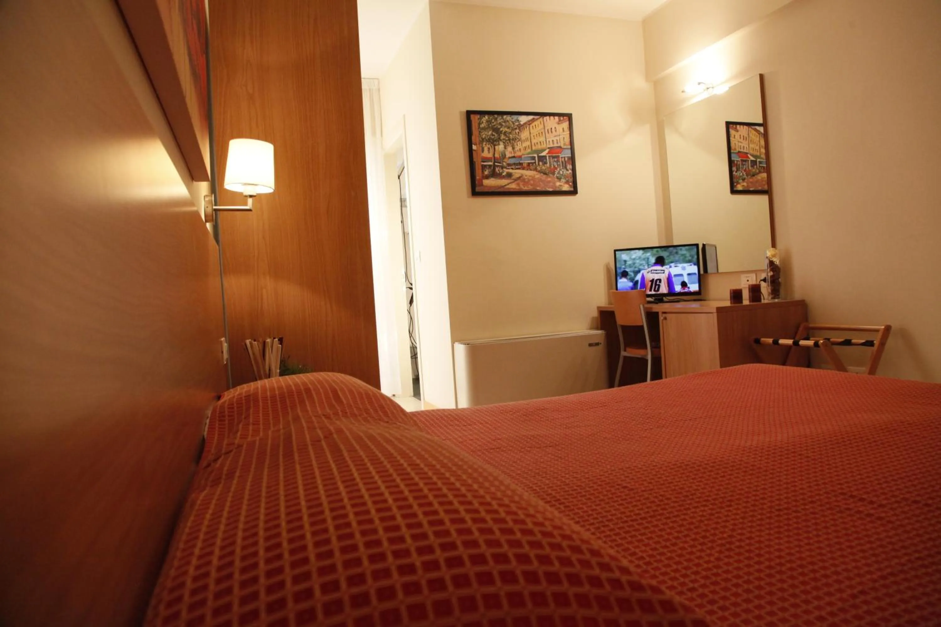 Bedroom, Bed in Hotel Majorca sul Mare in centro a Riccione con Area Fitness