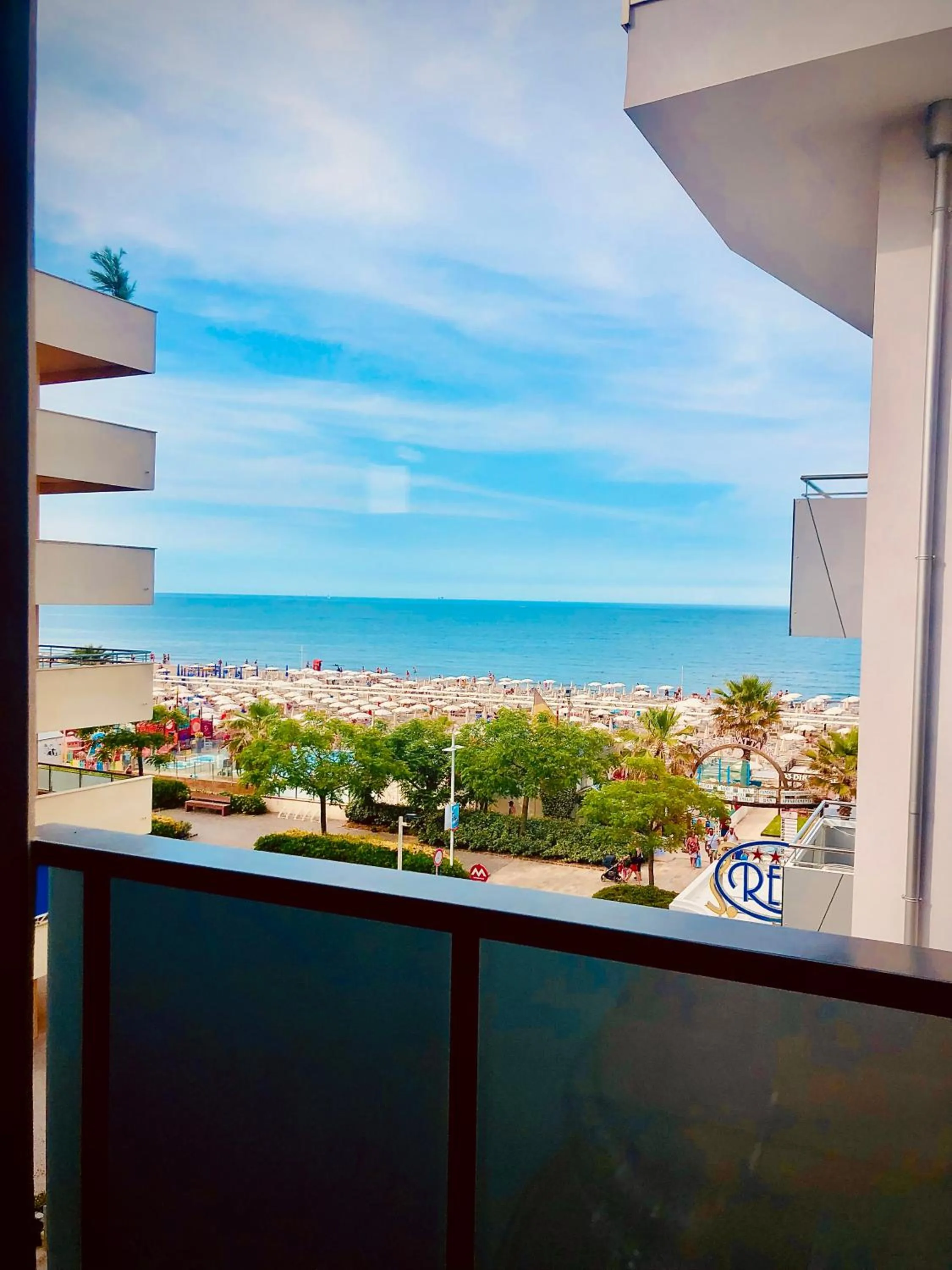 Sea view in Hotel Majorca sul Mare in centro a Riccione con Area Fitness