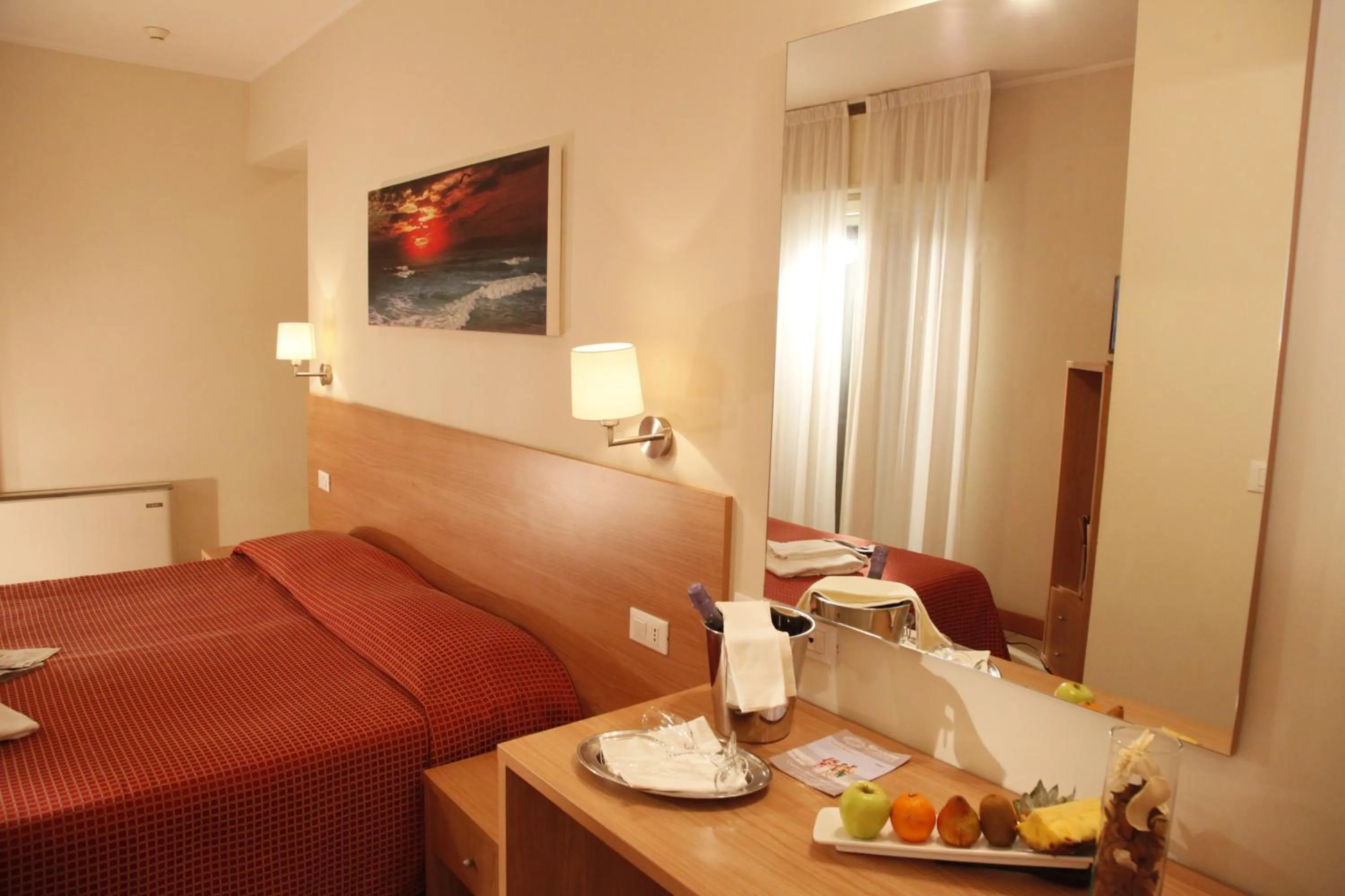 Bedroom, Bed in Hotel Majorca sul Mare in centro a Riccione con Area Fitness