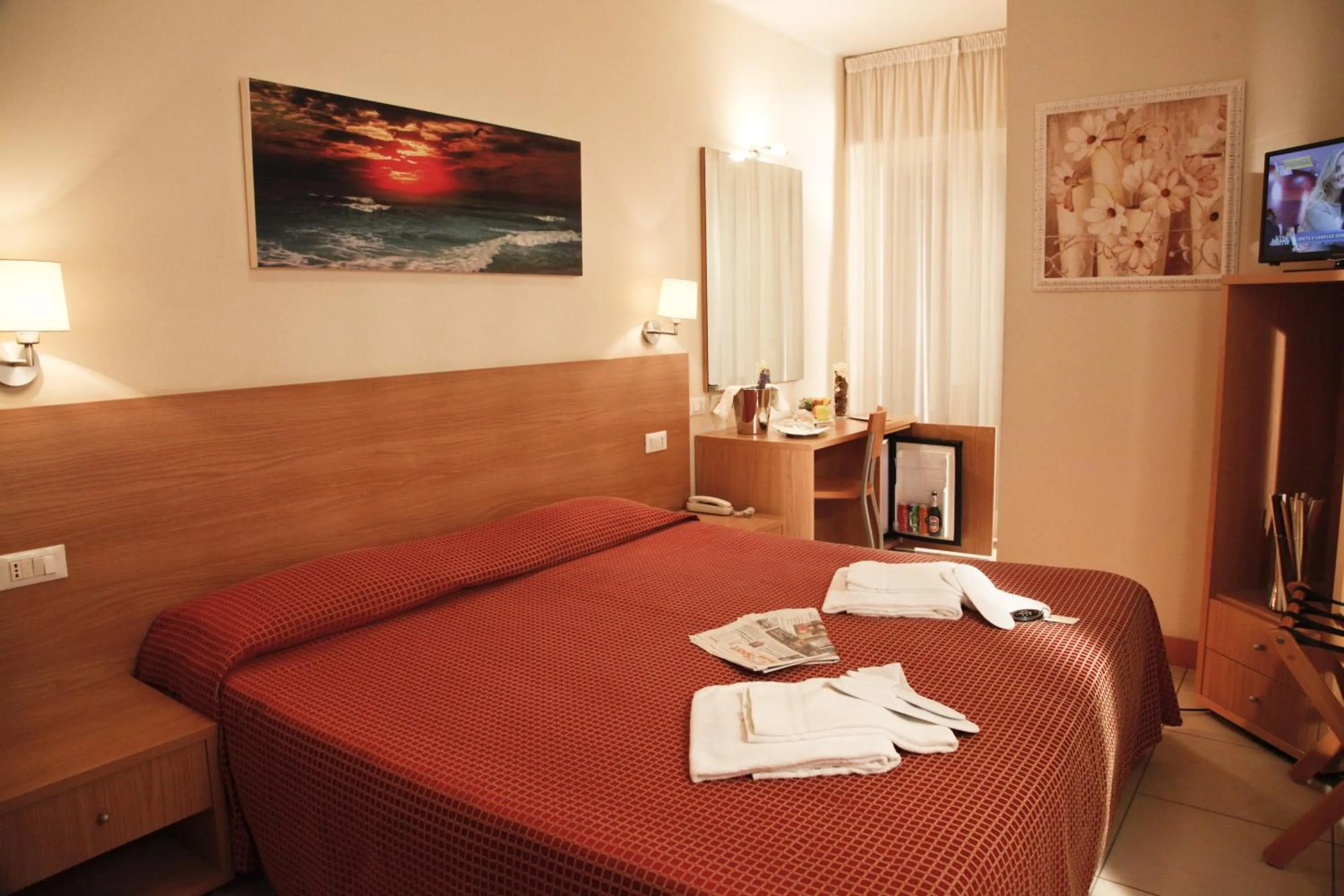 Photo of the whole room, Bed in Hotel Majorca sul Mare in centro a Riccione con Area Fitness