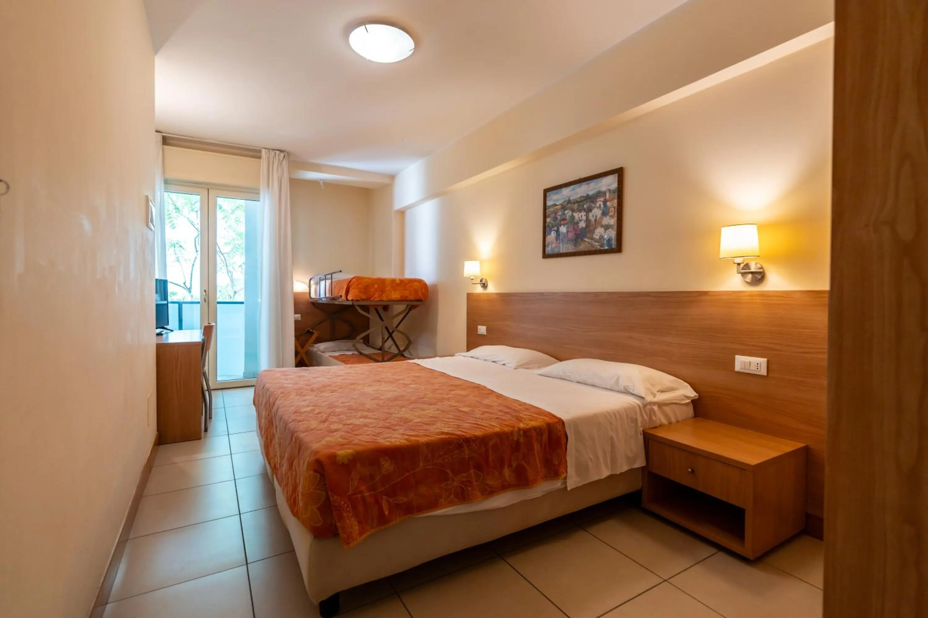 Bedroom, Bed in Hotel Majorca sul Mare in centro a Riccione con Area Fitness