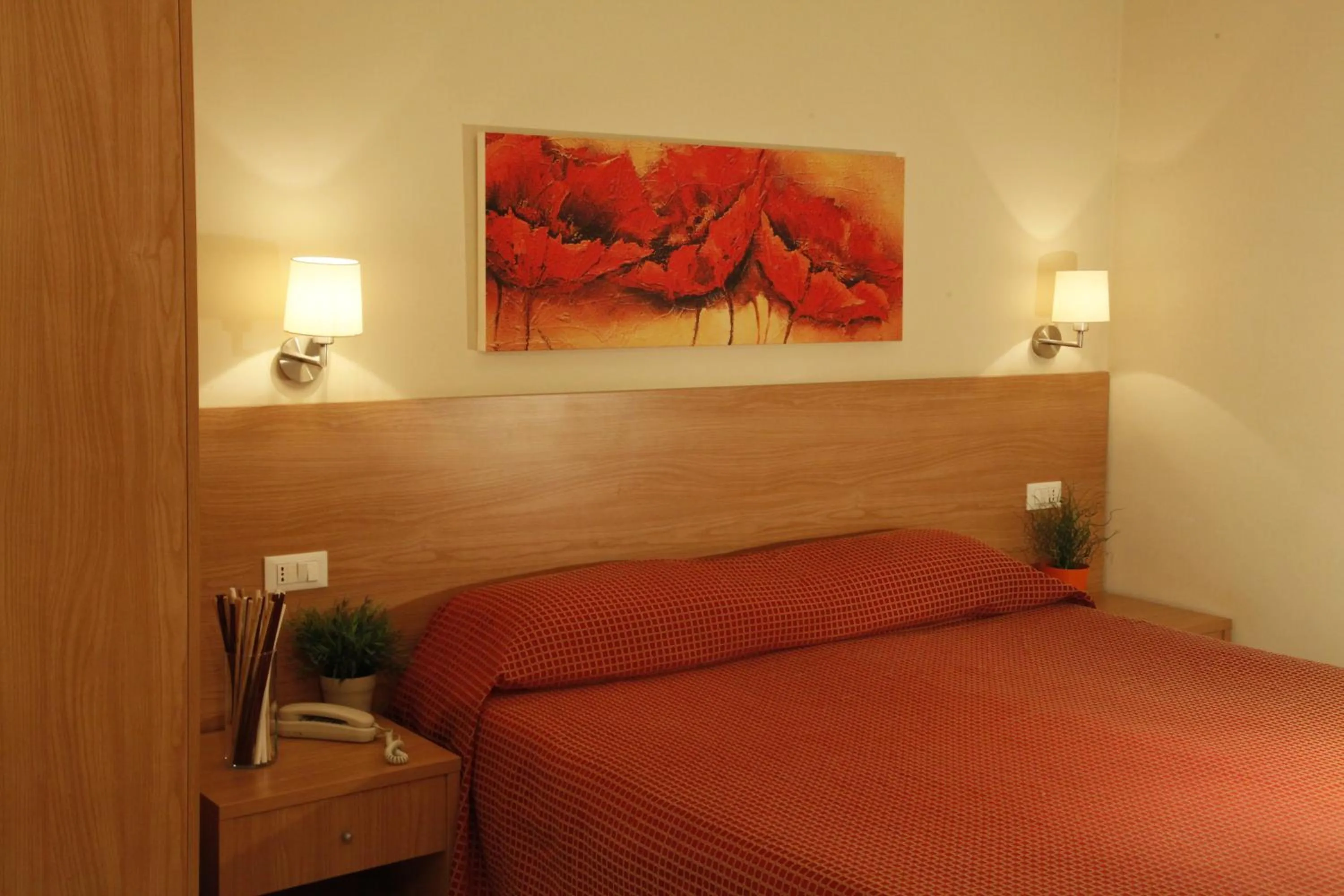 Bedroom, Bed in Hotel Majorca sul Mare in centro a Riccione con Area Fitness