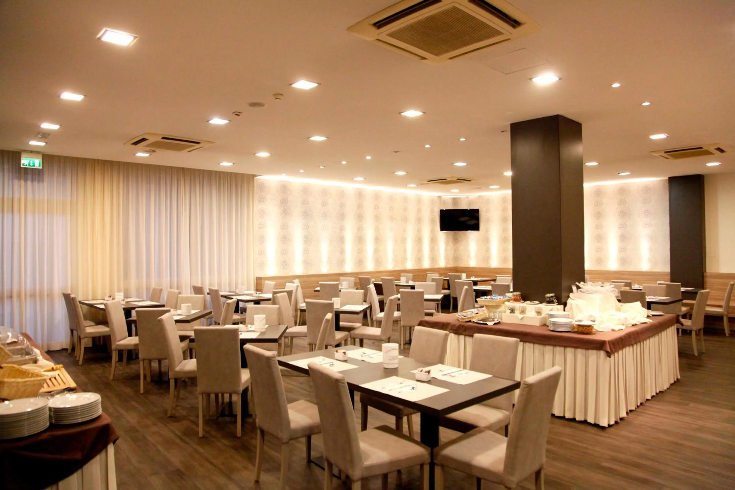 Restaurant/places to eat in Hotel Majorca sul Mare in centro a Riccione con Area Fitness