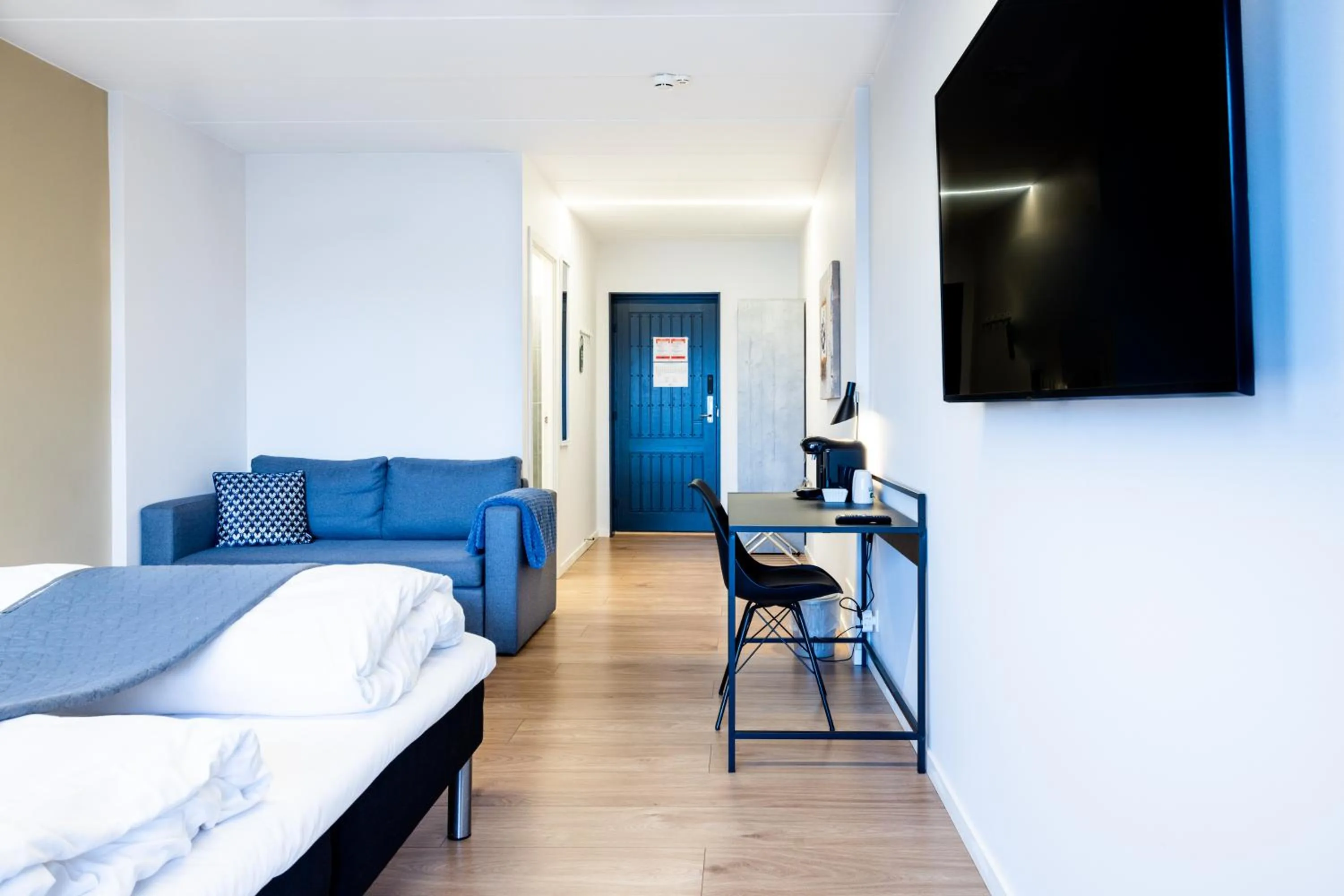 Living room, Bed in Hotel Sønderborg Kaserne