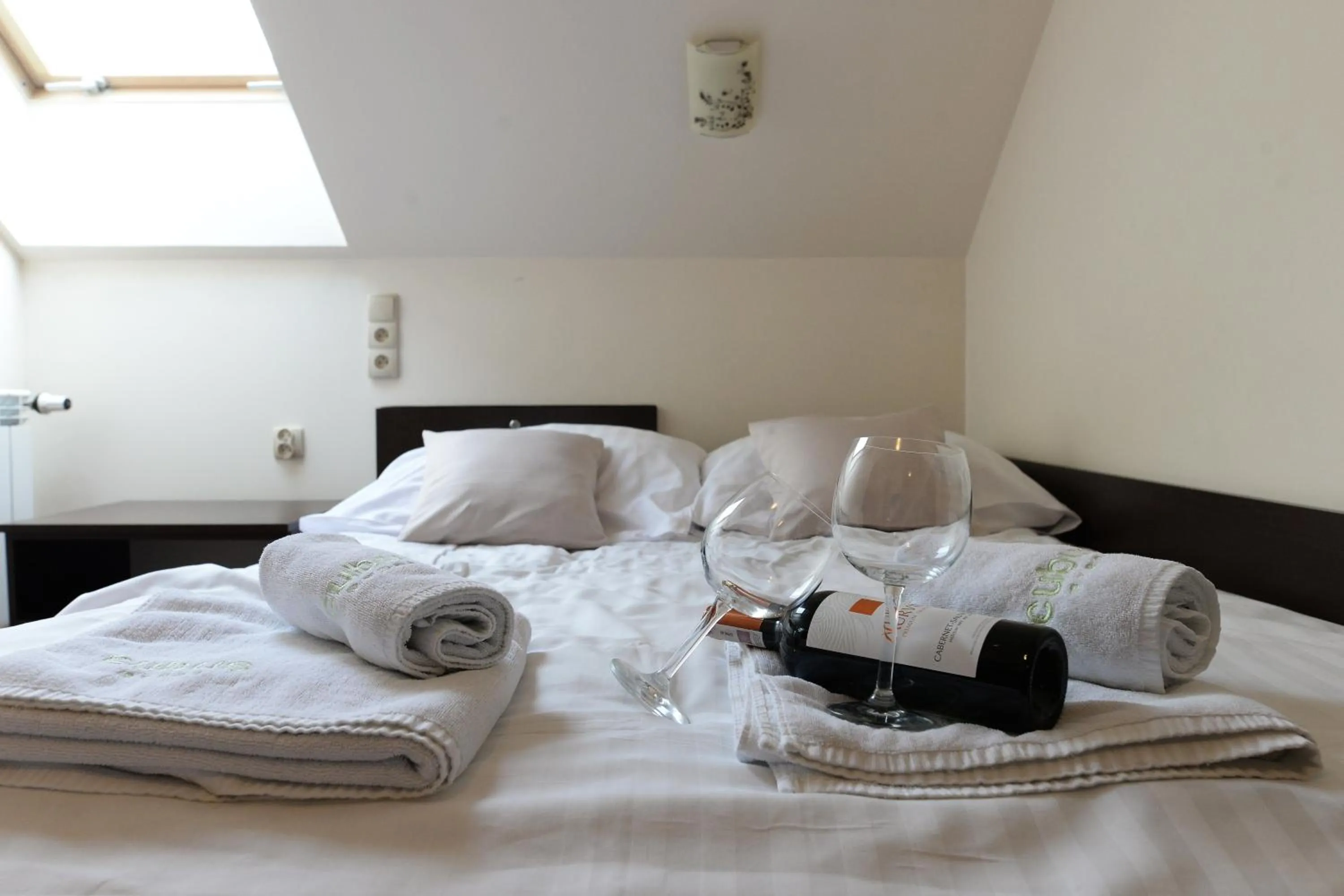 Photo of the whole room, Bed in Cubus-Beskidy